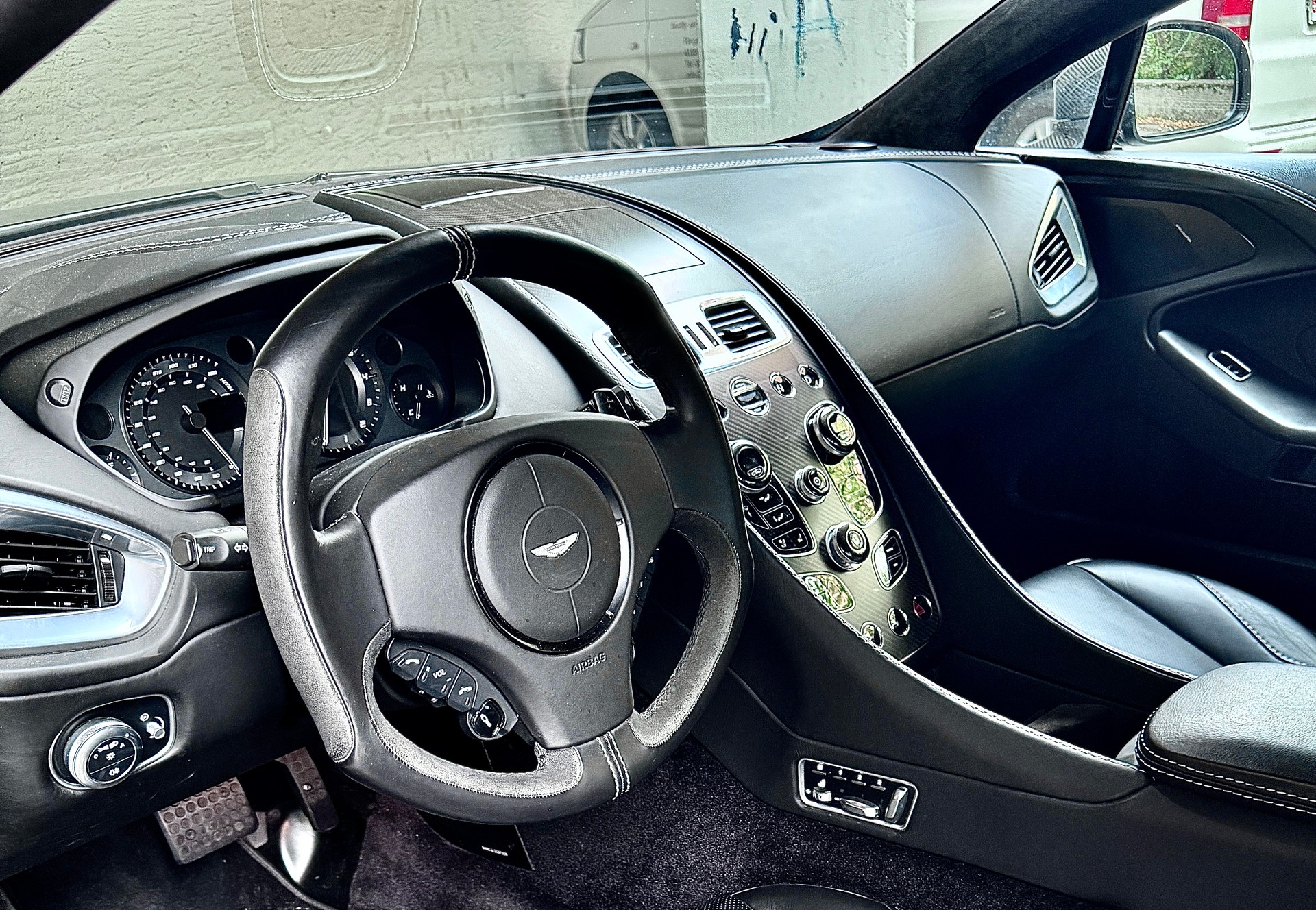 ASTON MARTIN Vanquish V12 5.9-48 Touchtronic 2-image-7