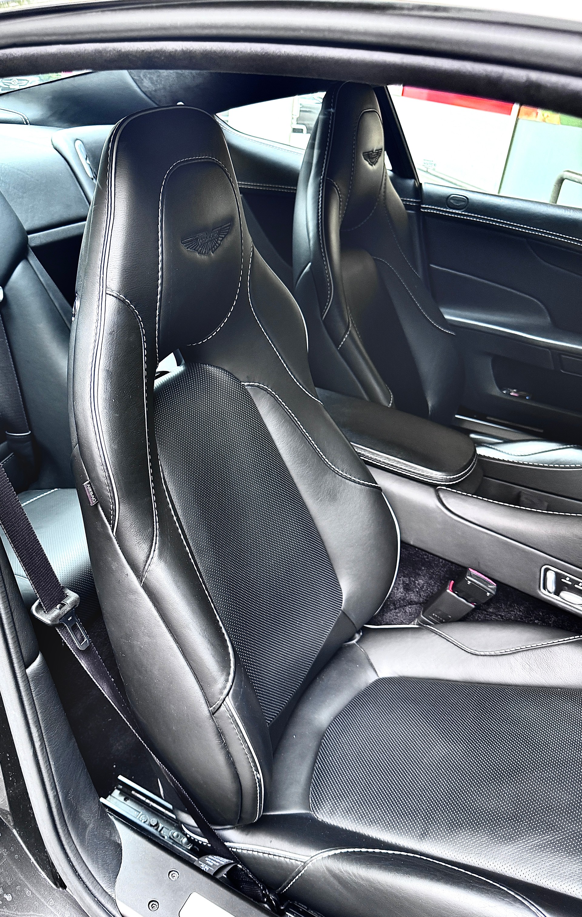 ASTON MARTIN Vanquish V12 5.9-48 Touchtronic 2-image-10