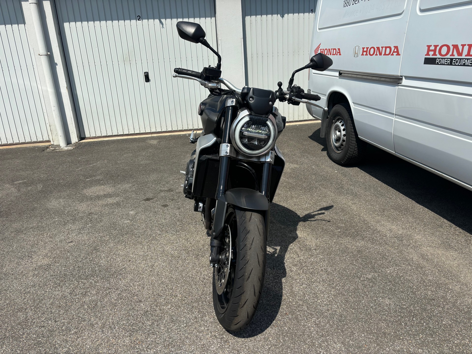 HONDA CB 1000 R ABS-image-2