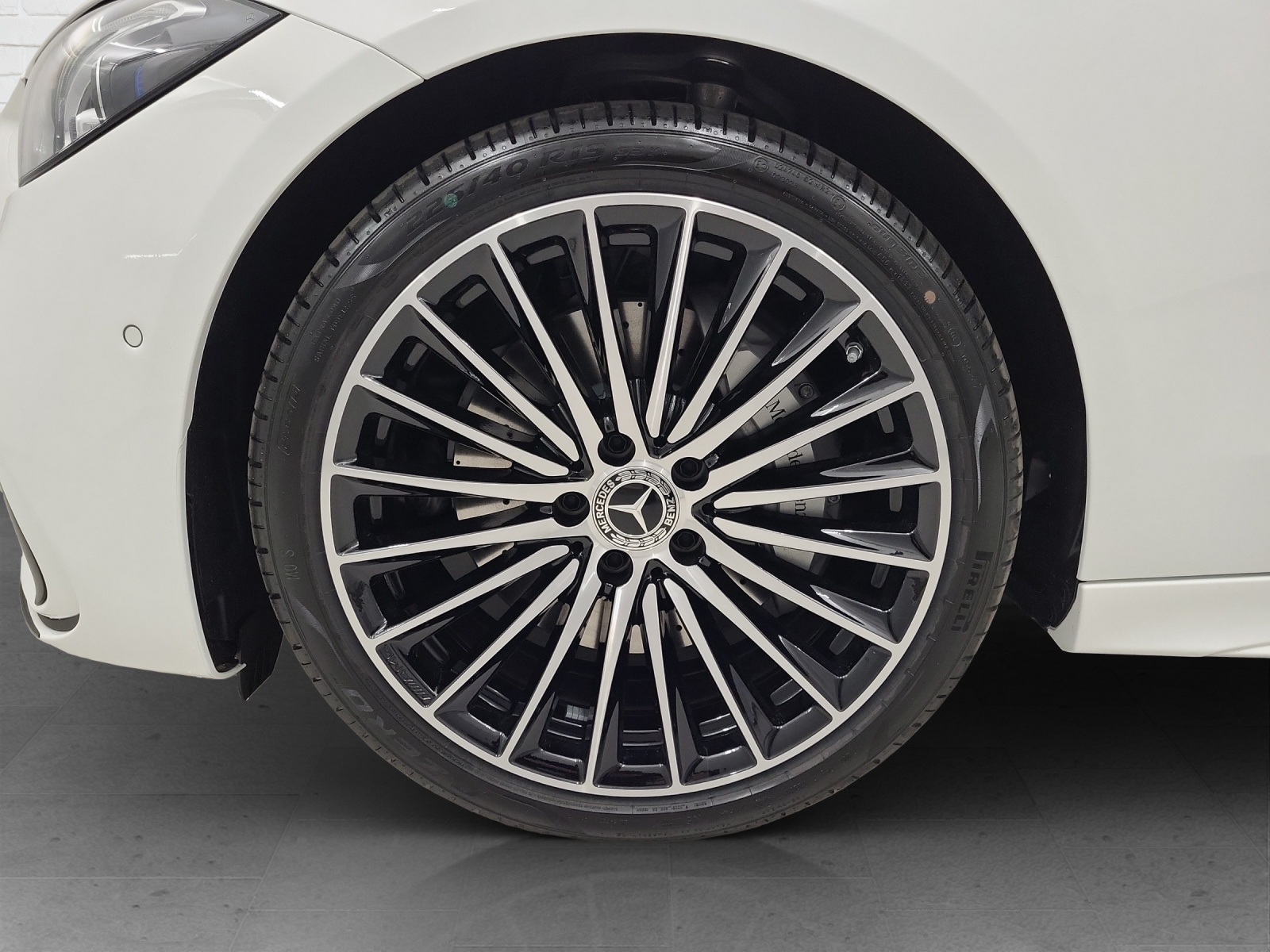 MERCEDES-BENZ C 200 AMG Line 4Matic-image-5