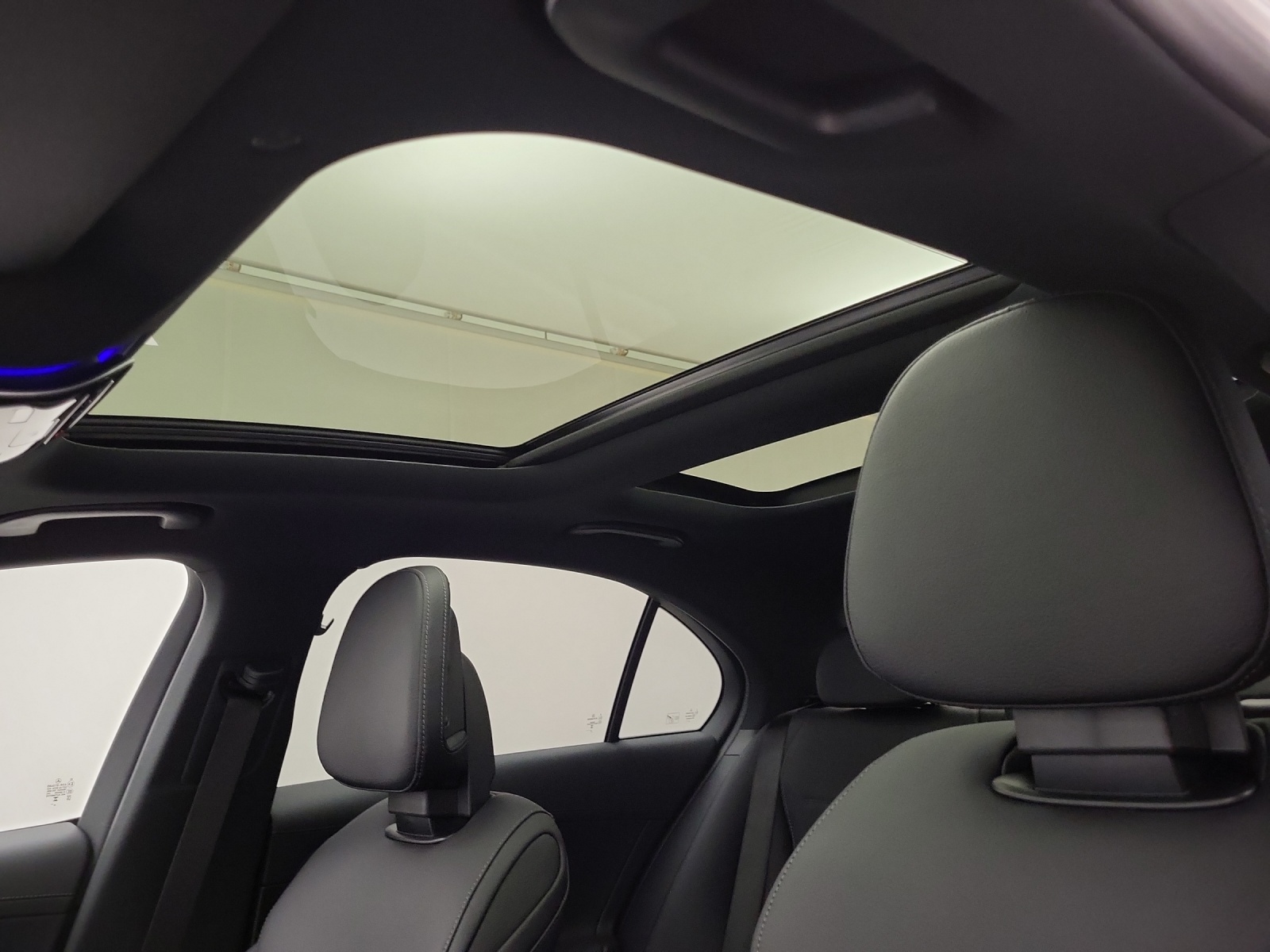 MERCEDES-BENZ C 200 AMG Line 4Matic-image-15