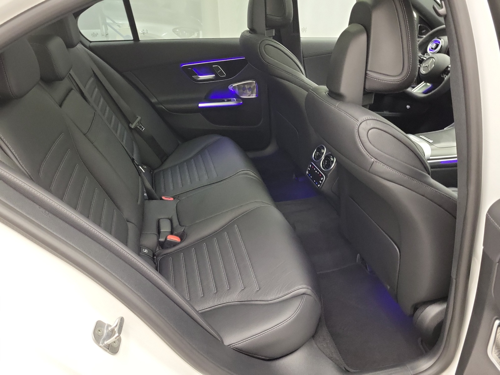 MERCEDES-BENZ C 200 AMG Line 4Matic-image-9