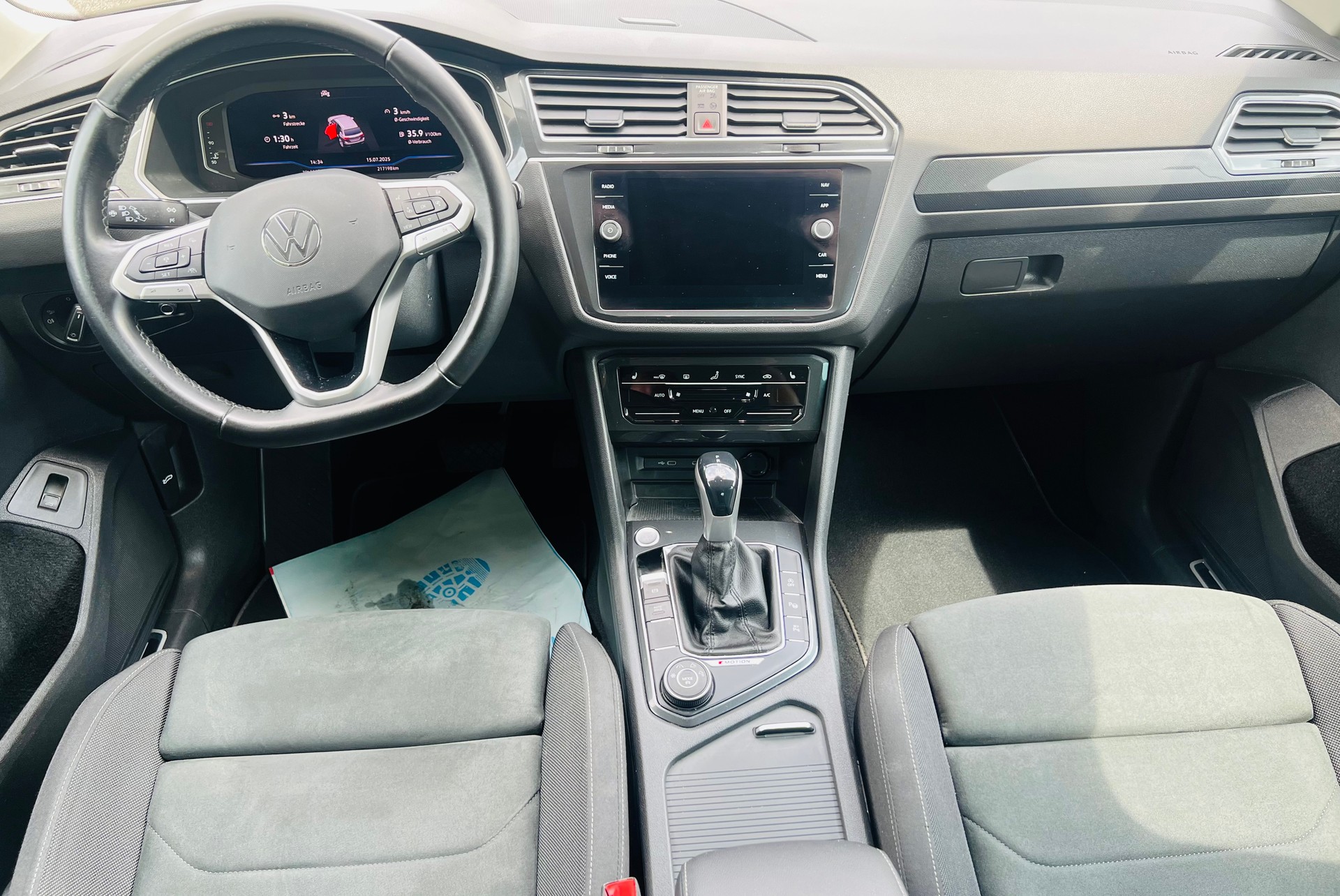 VW Tiguan 2.0 TDI SCR Elegance 4Motion DSG-image-12