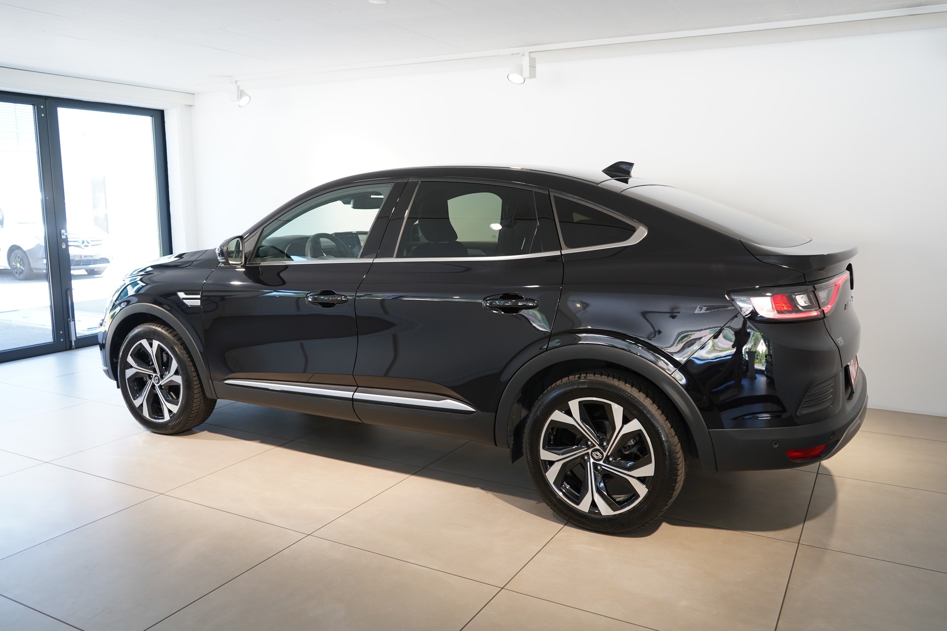 RENAULT Arkana 1.6 E-Tech Techno-showroom-element-2