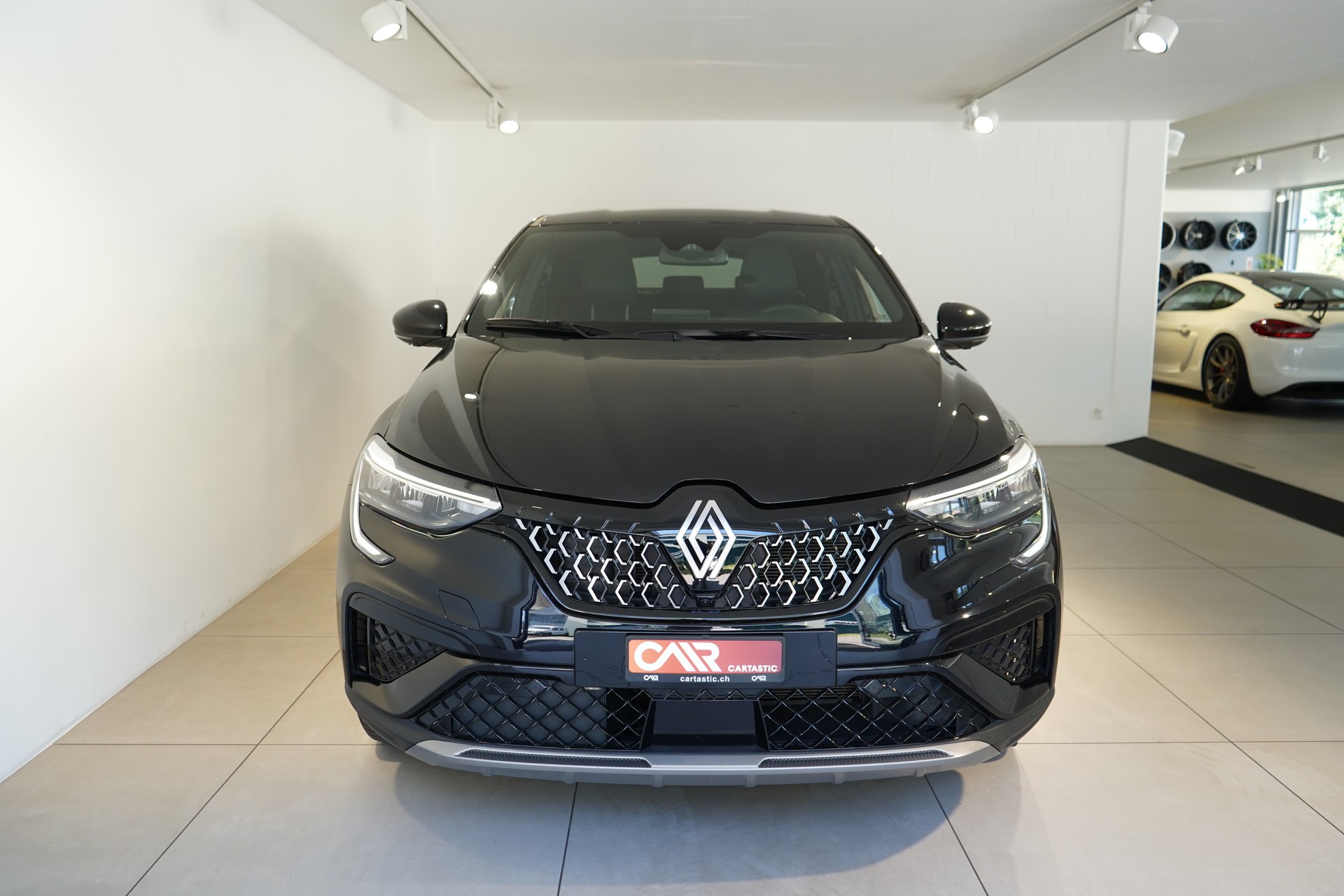 RENAULT Arkana 1.6 E-Tech Techno-showroom-element-1