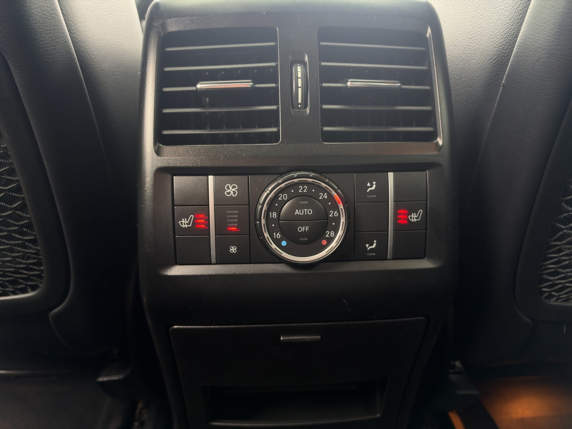 MERCEDES-BENZ ML 63 AMG V8-image-15