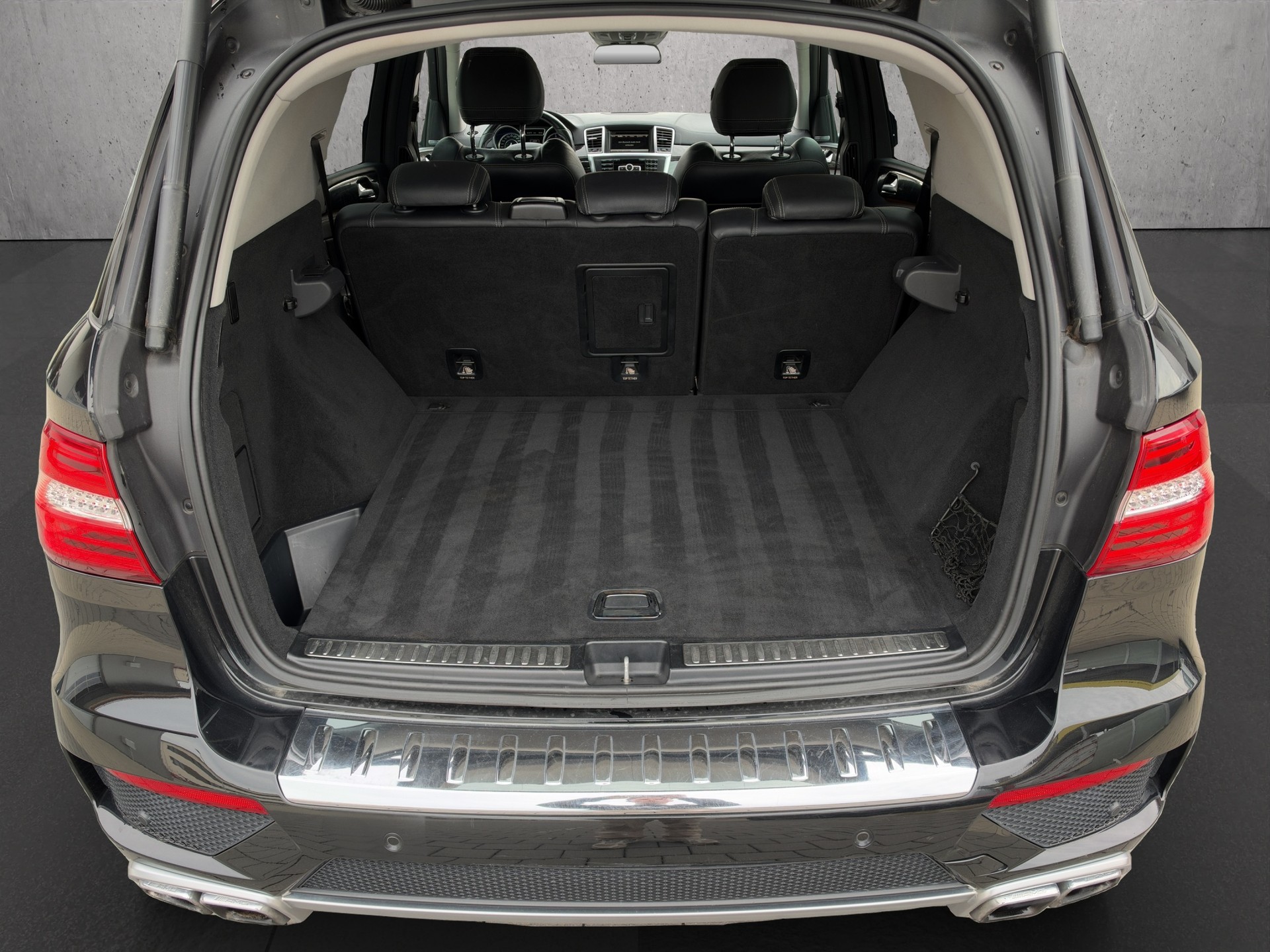 MERCEDES-BENZ ML 63 AMG V8-image-16