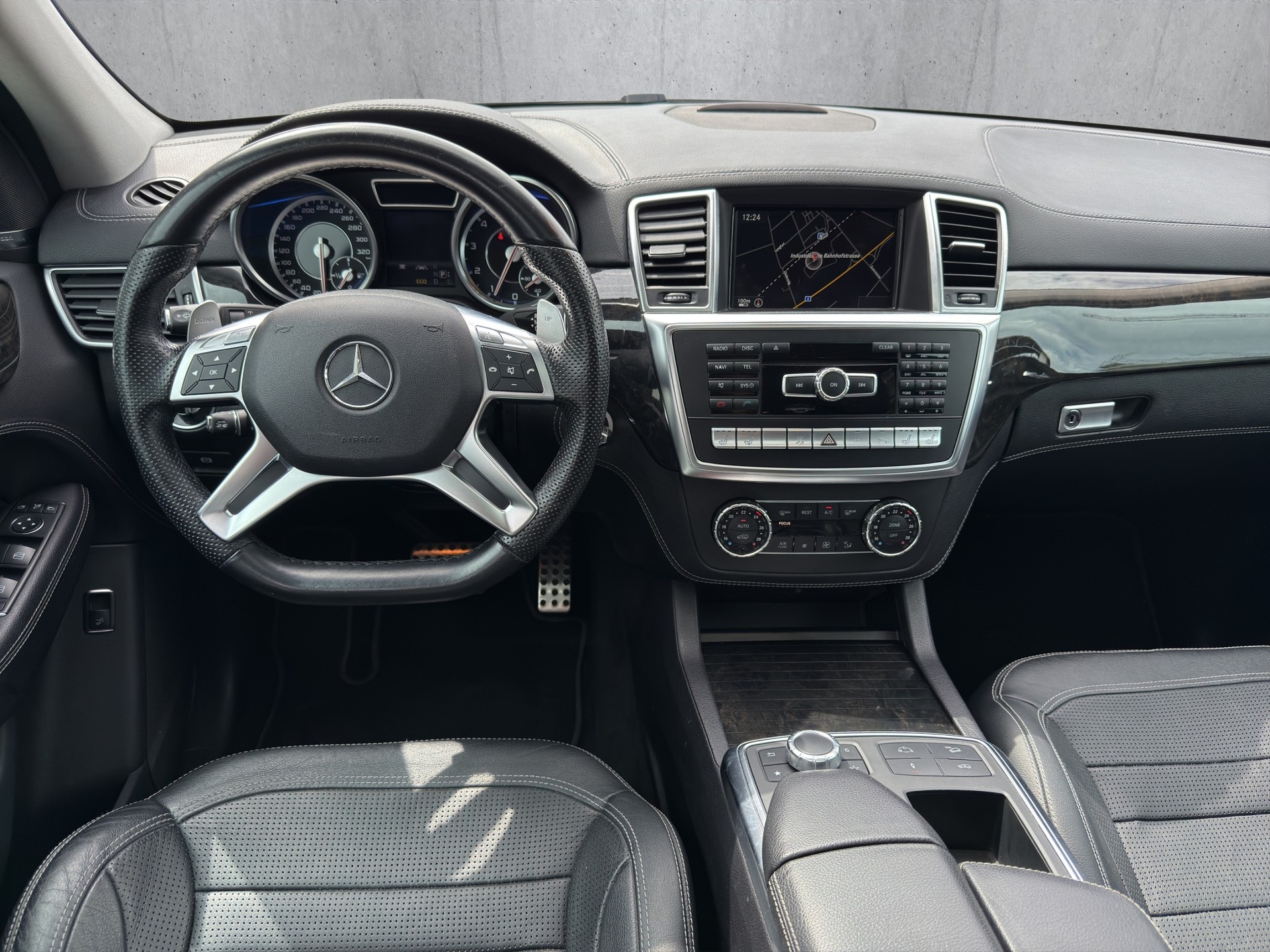 MERCEDES-BENZ ML 63 AMG V8-image-9