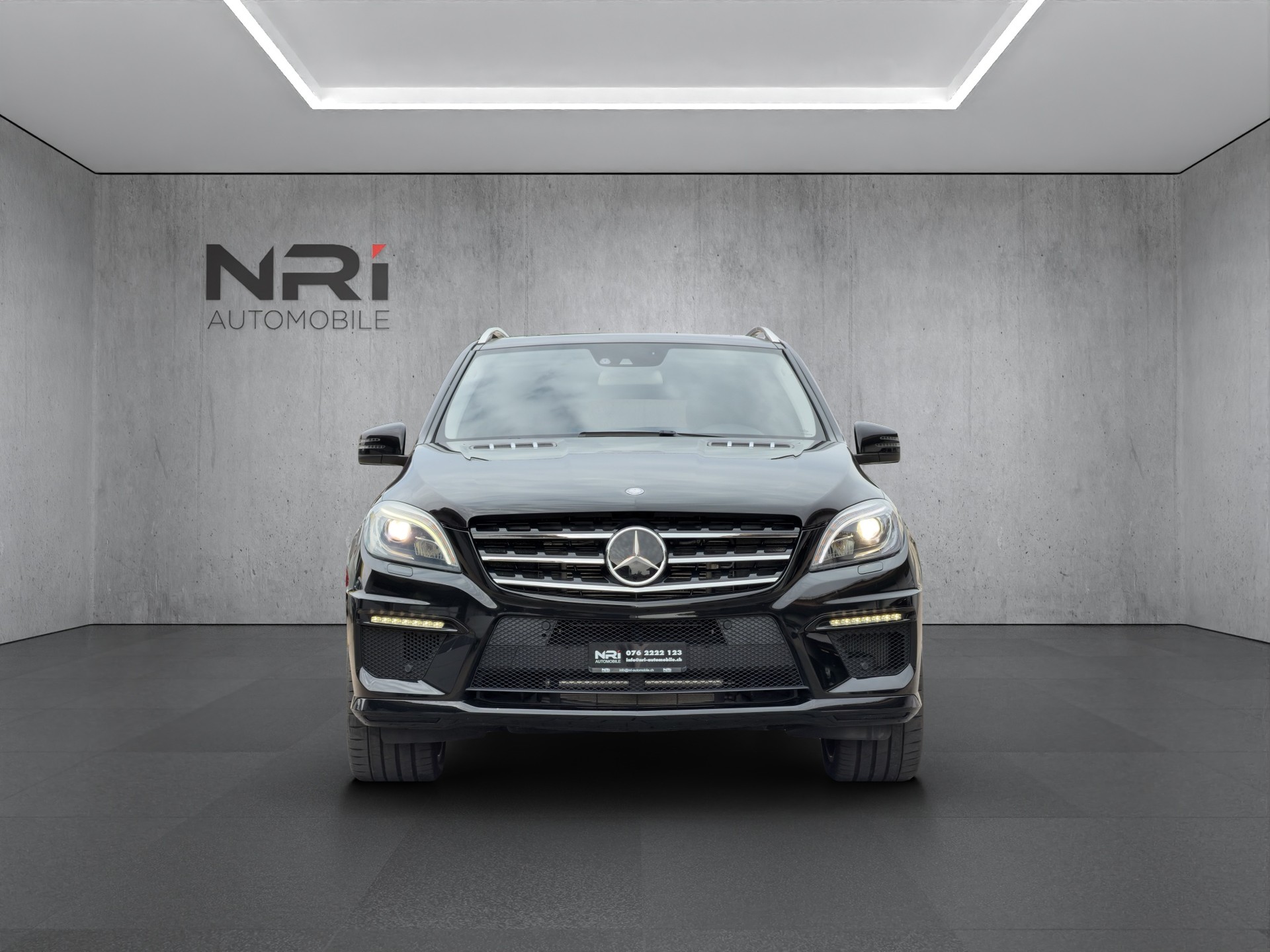 MERCEDES-BENZ ML 63 AMG V8-showroom-element-1