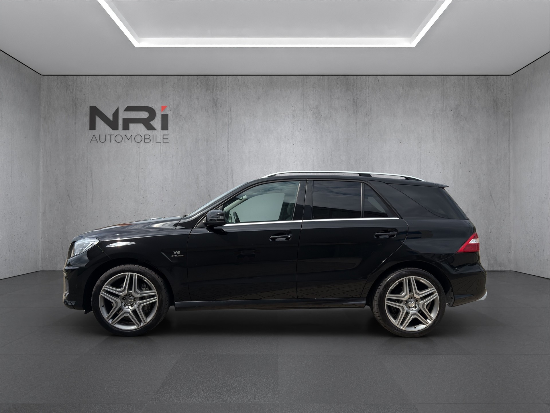 MERCEDES-BENZ ML 63 AMG V8-image-7