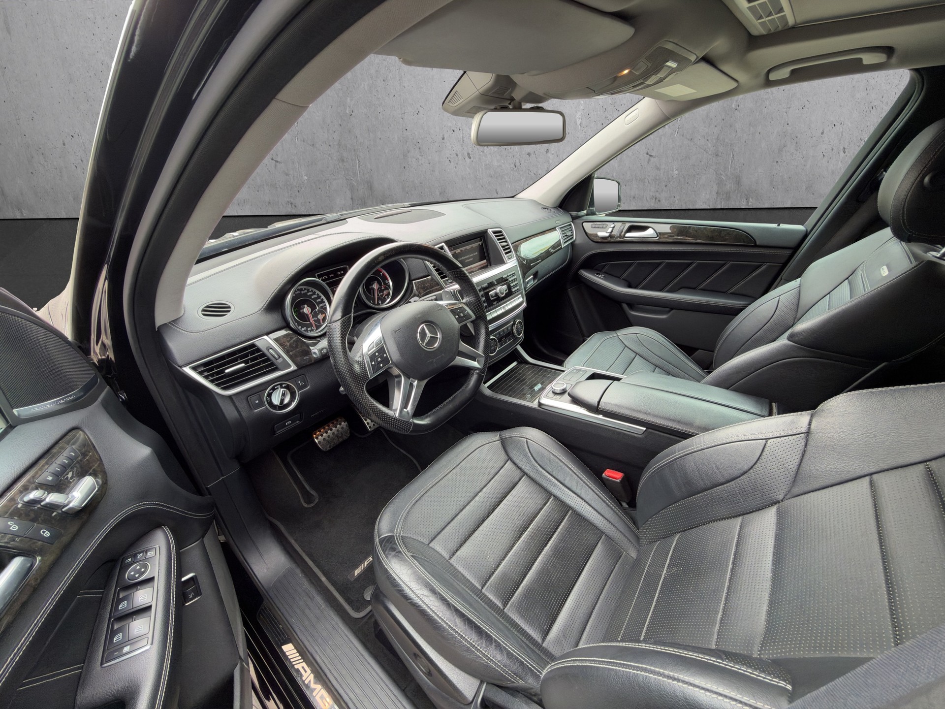 MERCEDES-BENZ ML 63 AMG V8-image-9