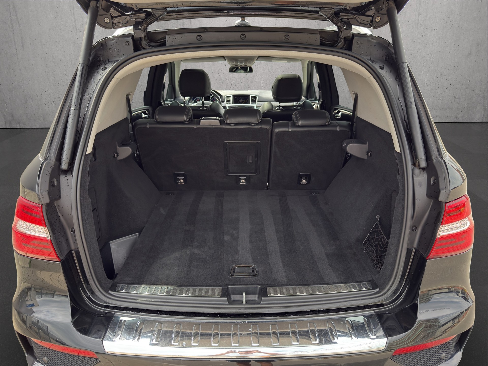 MERCEDES-BENZ ML 63 AMG V8-image-14
