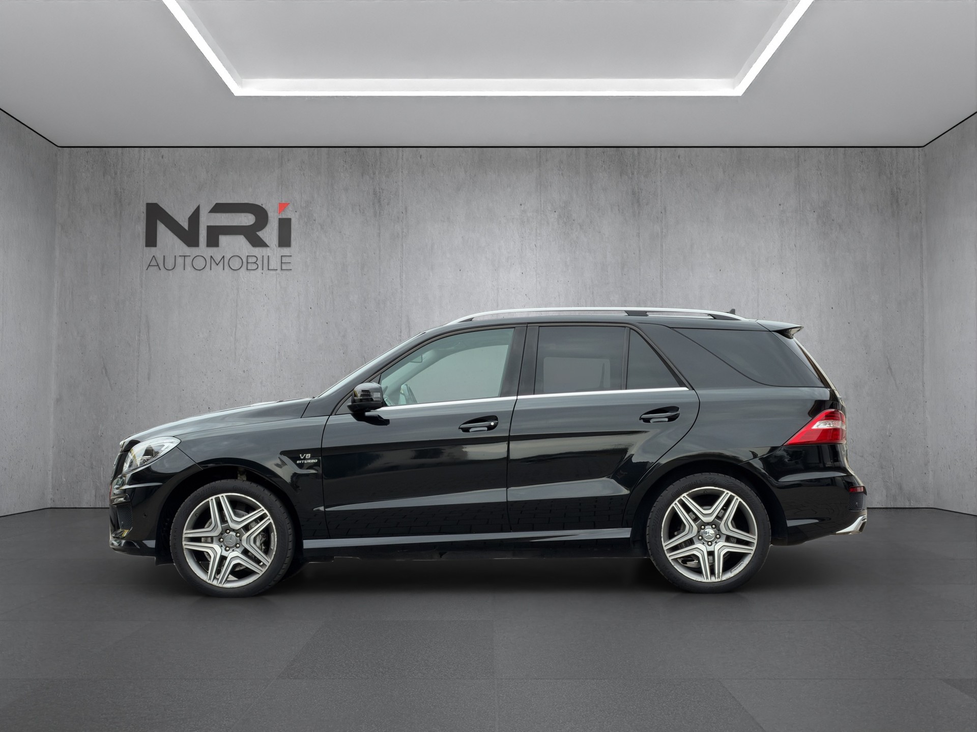 MERCEDES-BENZ ML 63 AMG V8-image-7