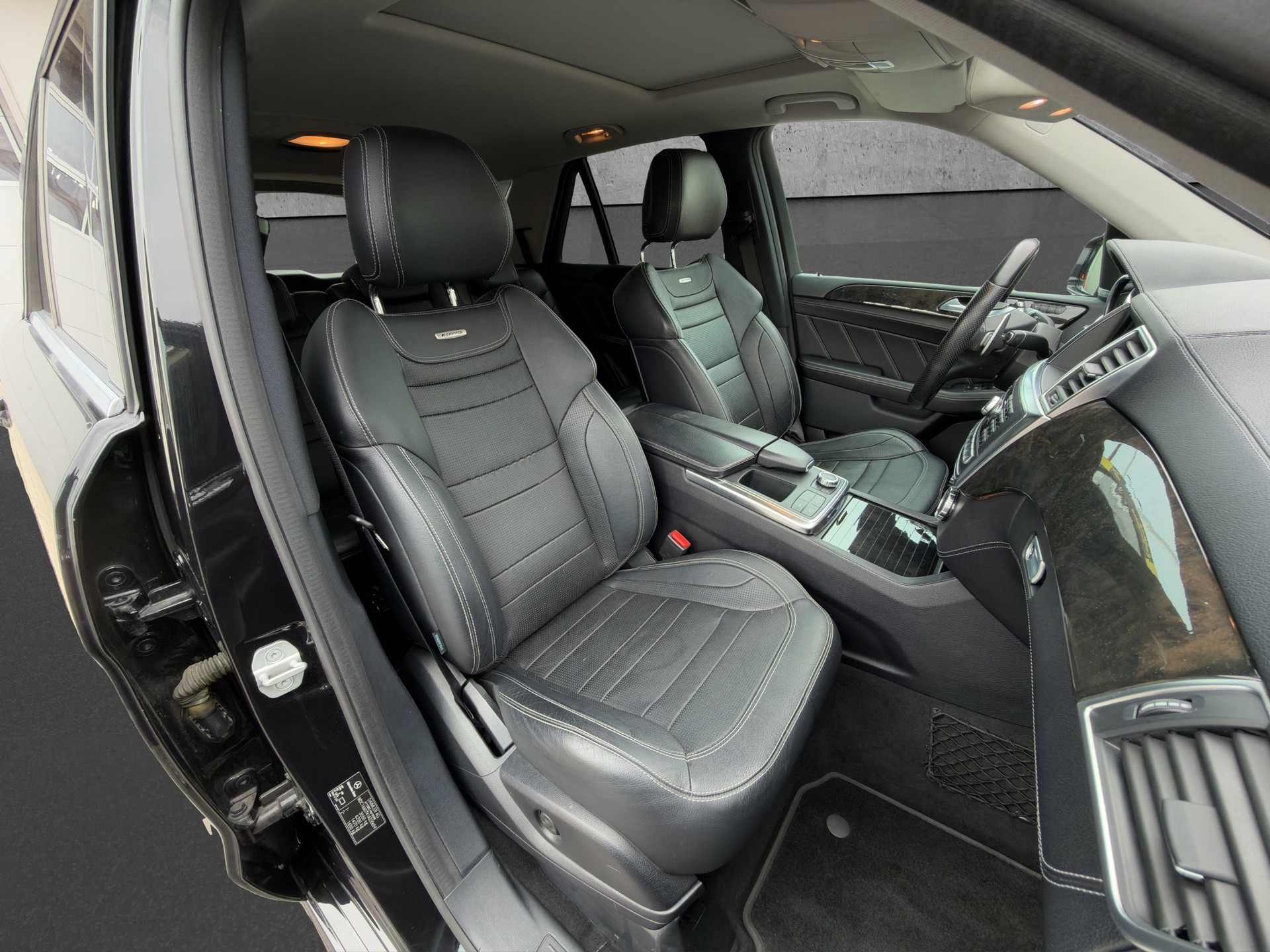 MERCEDES-BENZ ML 63 AMG V8-image-12