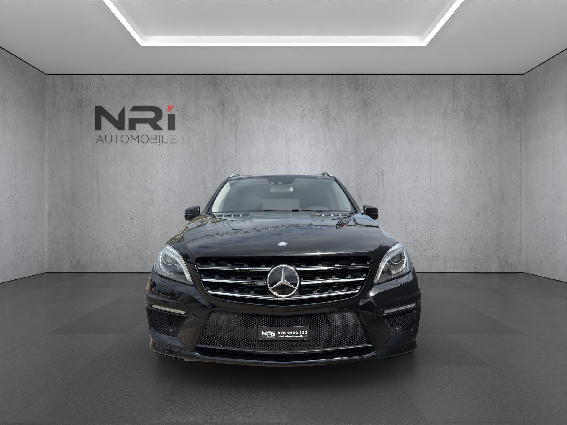 MERCEDES-BENZ ML 63 AMG V8-showroom-element-1