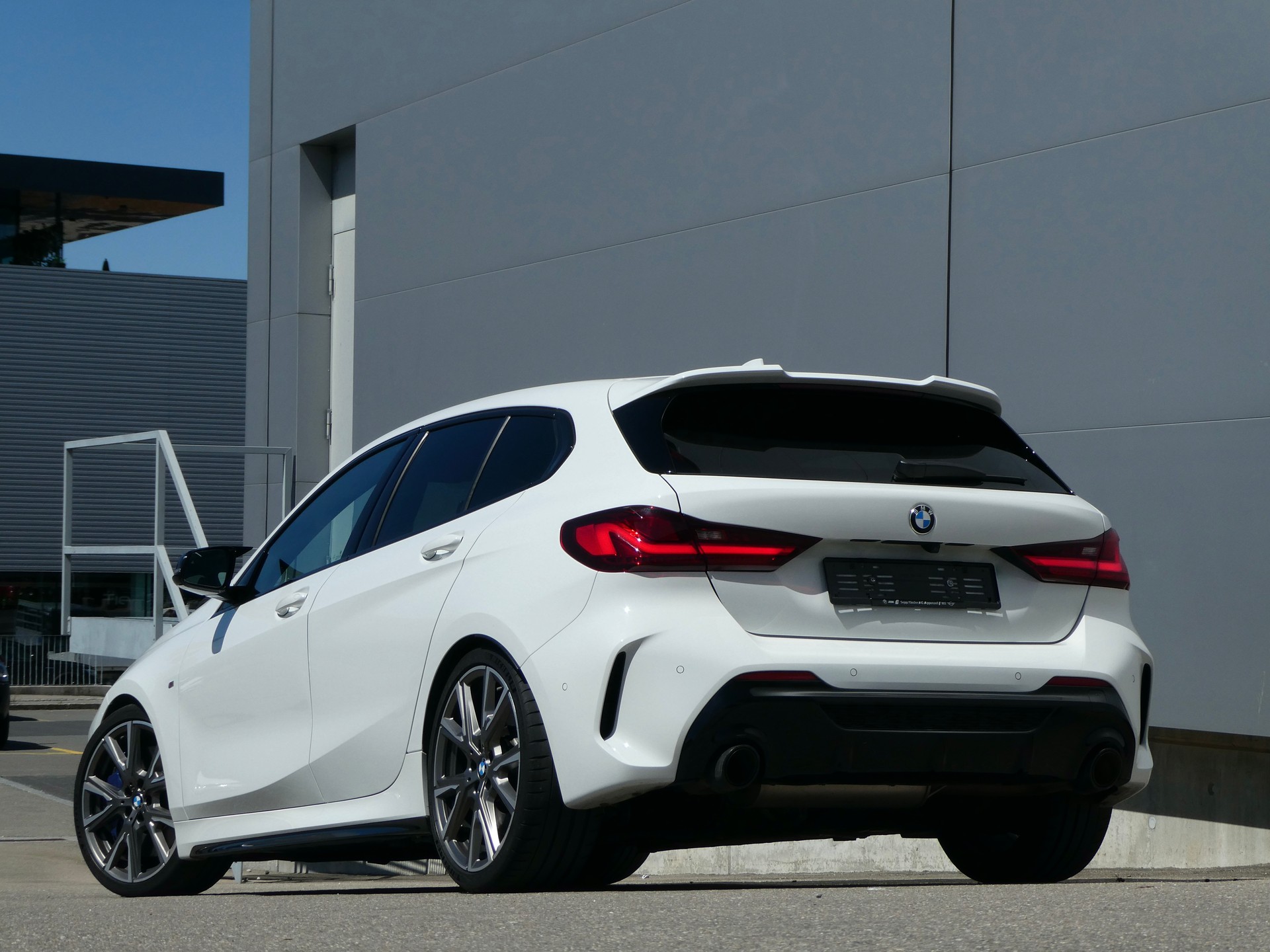 BMW M135i xDrive Steptronic-image-4