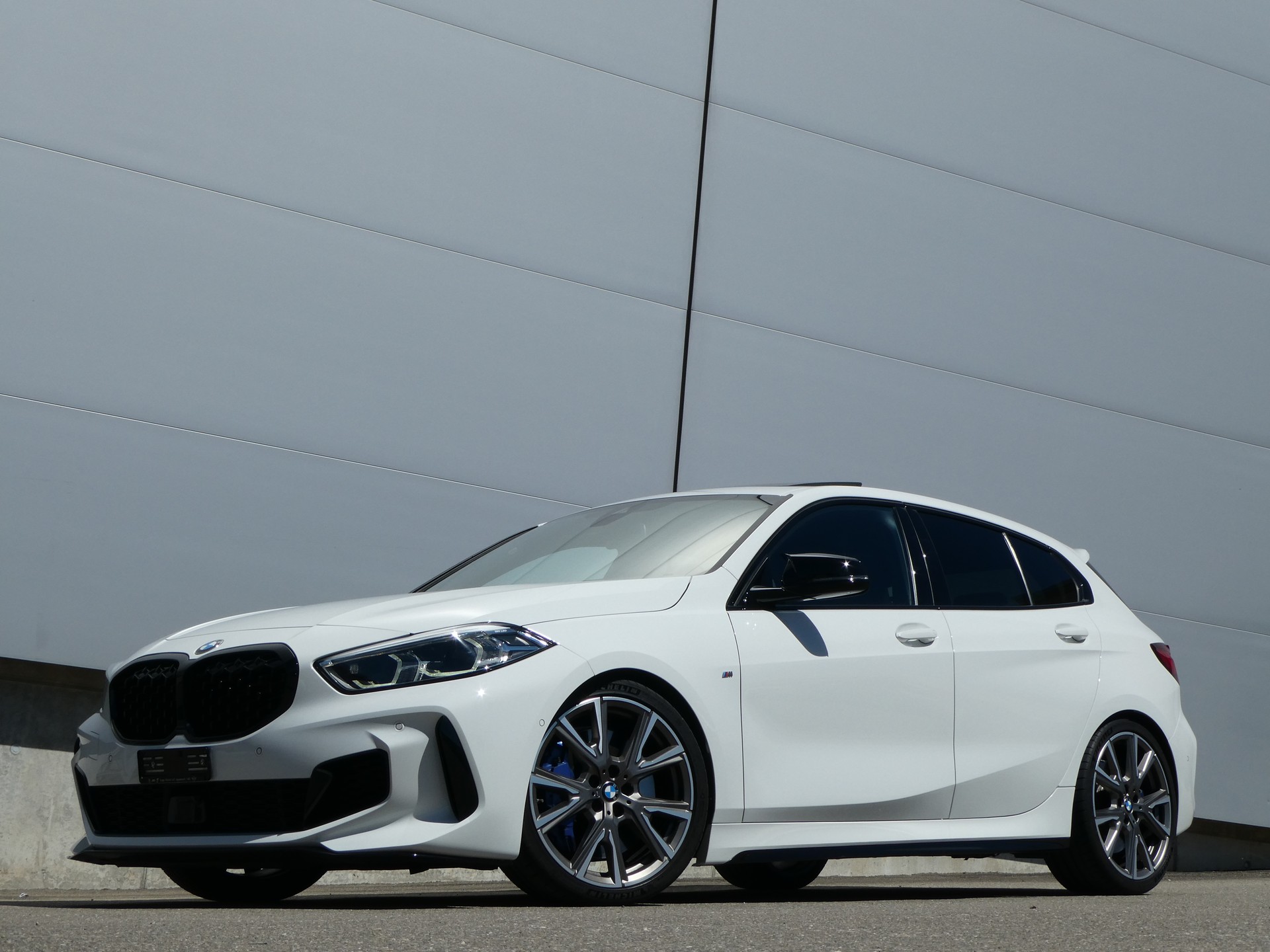 BMW M135i xDrive Steptronic-image-2