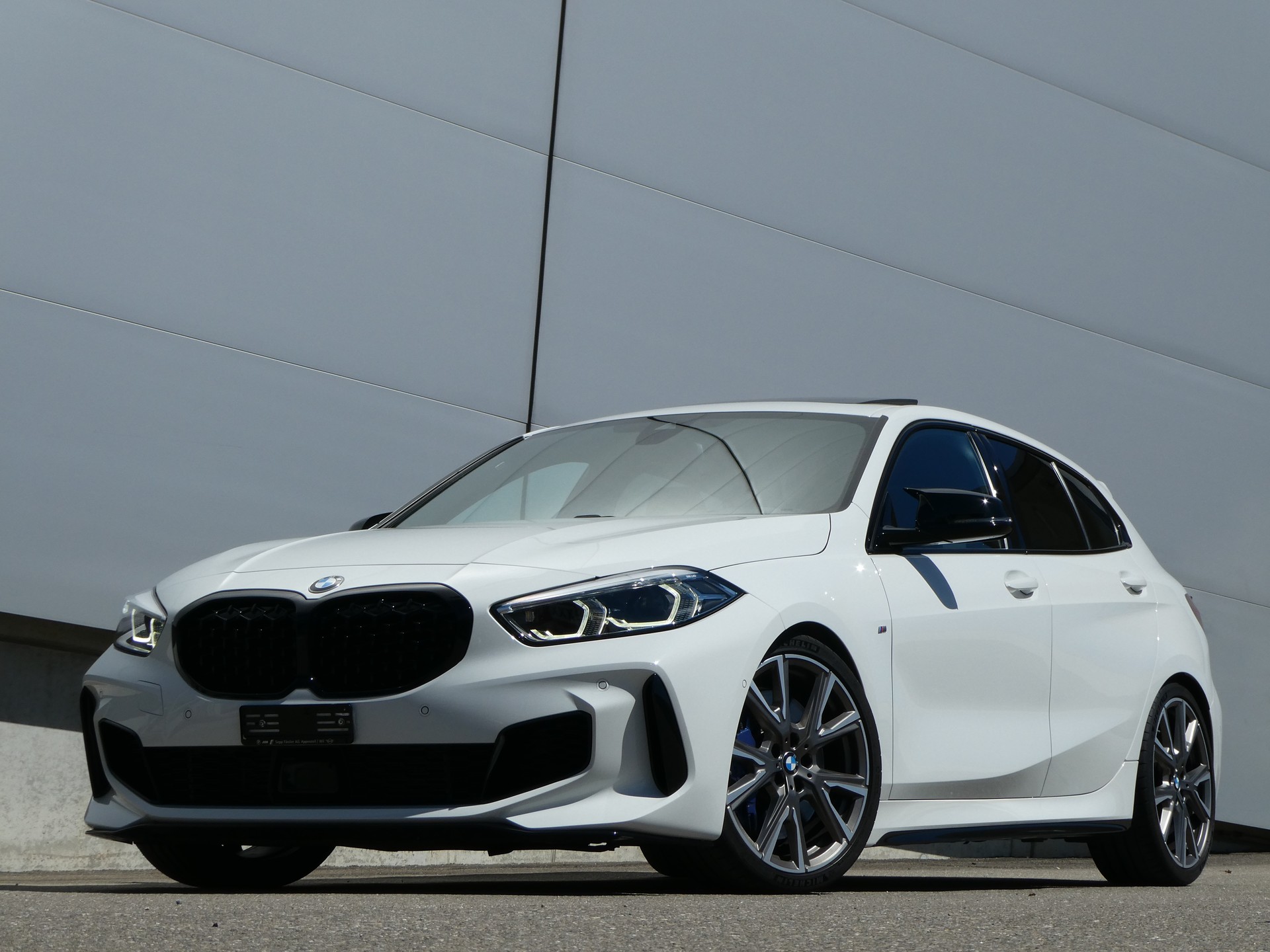 BMW M135i xDrive Steptronic-image-1