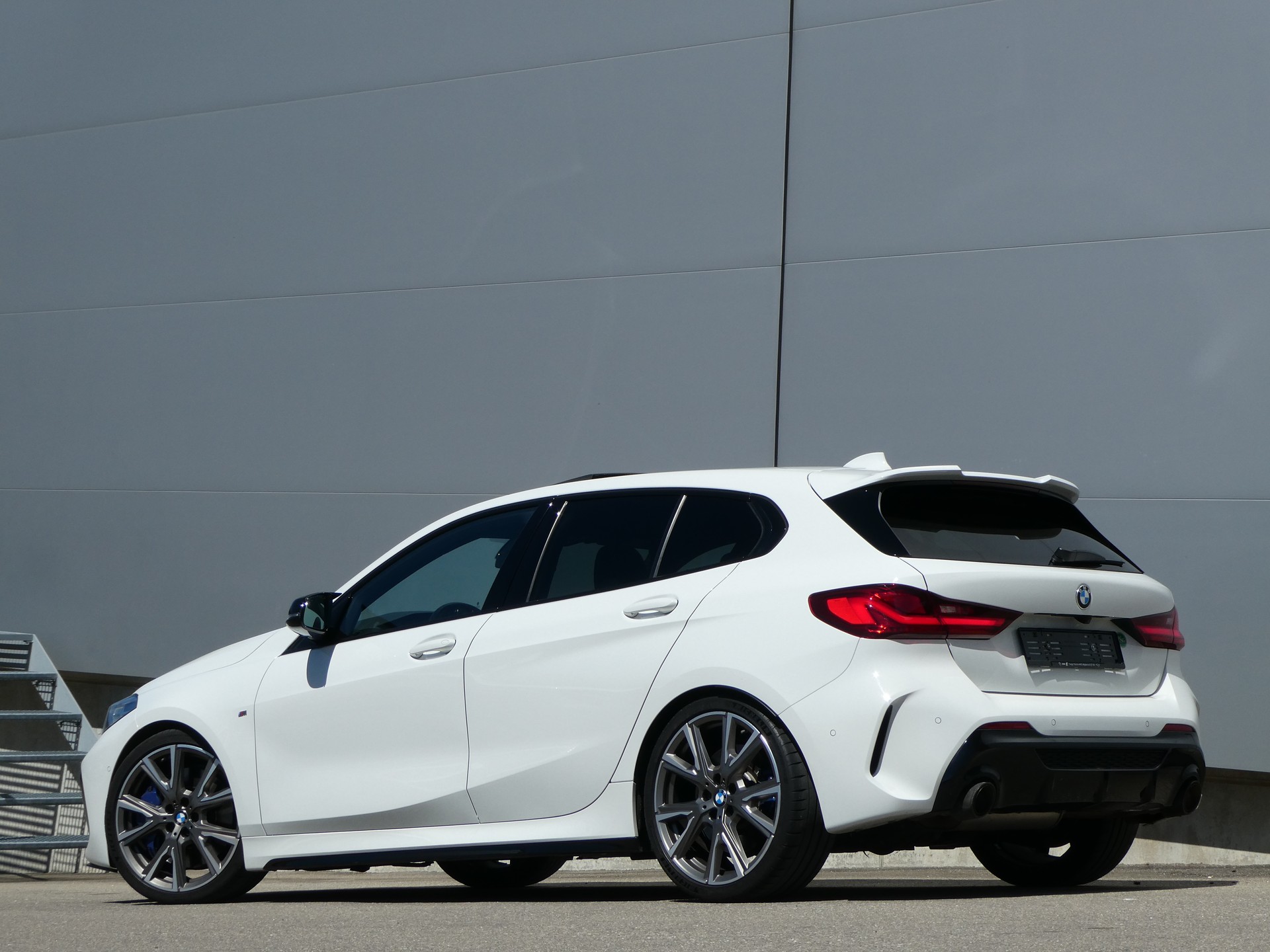 BMW M135i xDrive Steptronic-image-5