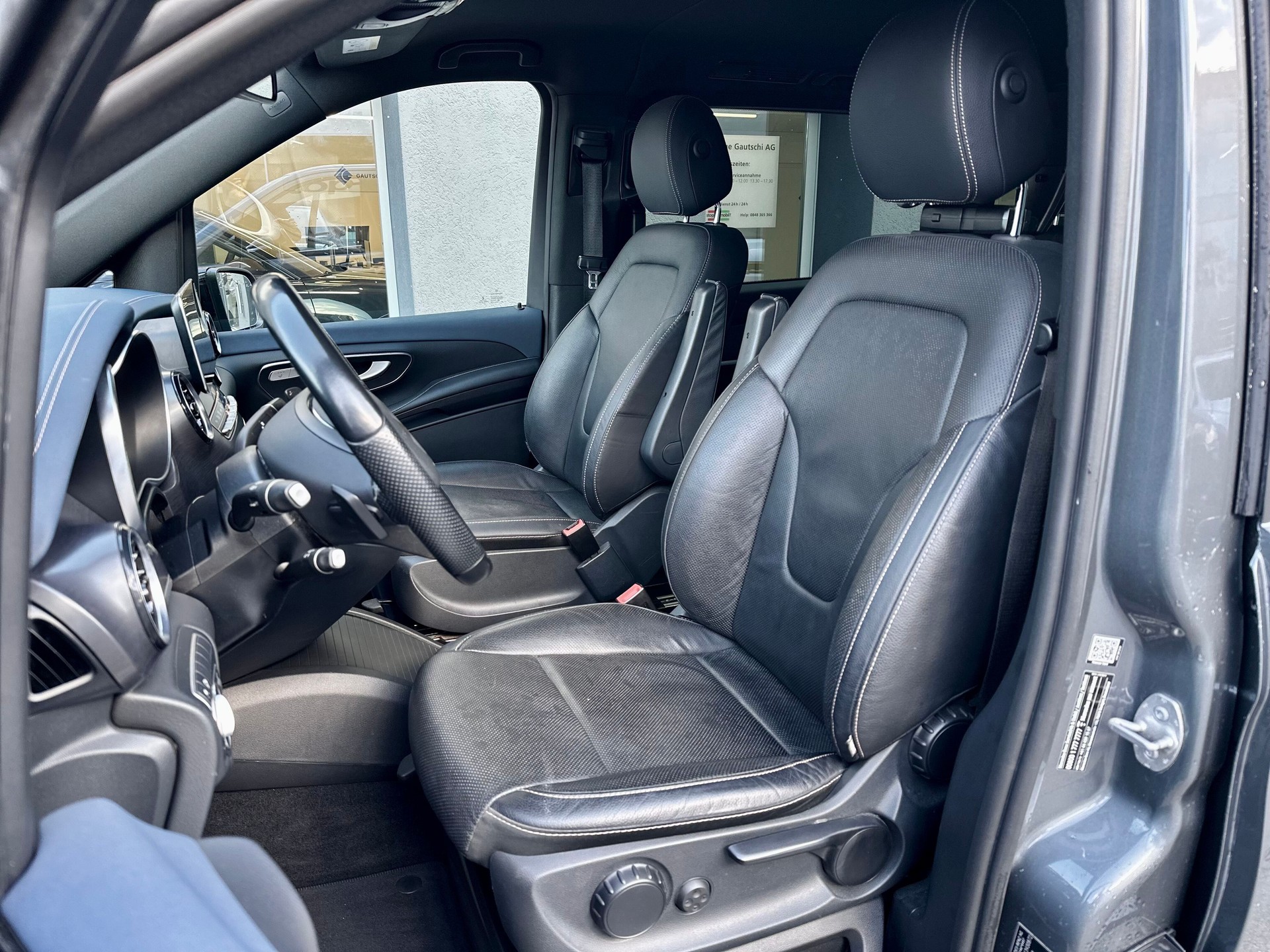 MERCEDES-BENZ EQV 300 Avantgarde lang-image-5