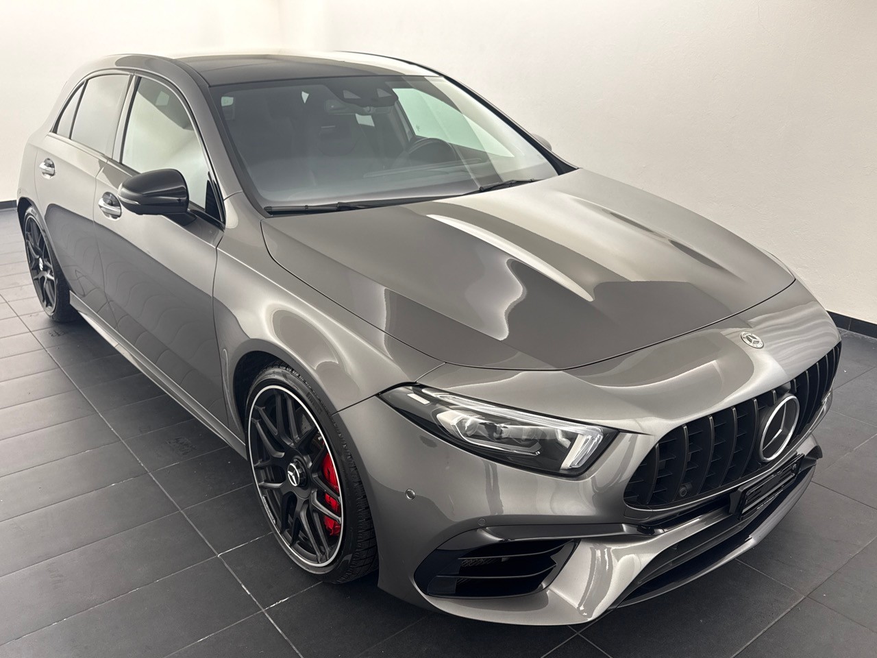 MERCEDES-BENZ A 45 S AMG 4Matic+-showroom-element-3