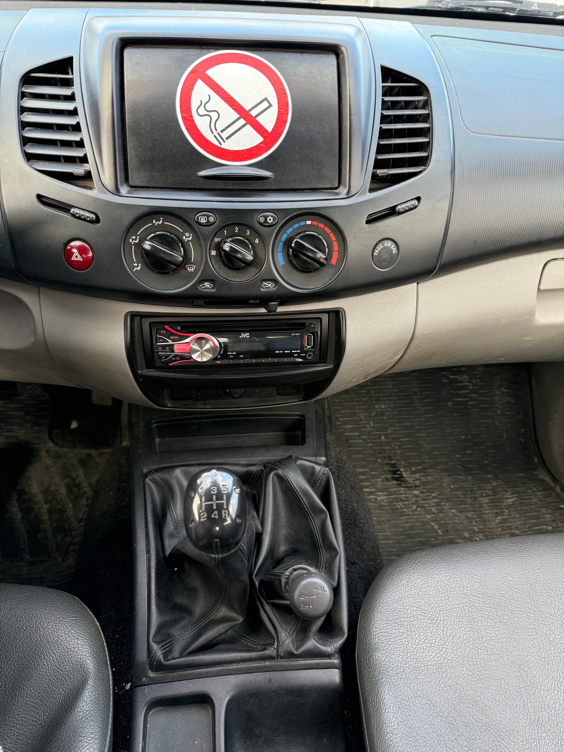 MITSUBISHI L 200 2.5 DID Invite Double Cab-image-8