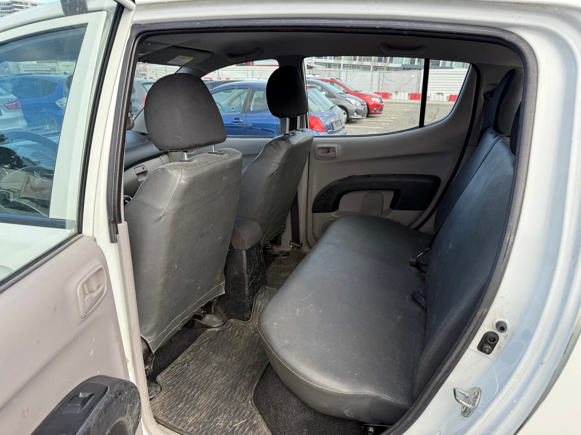 MITSUBISHI L 200 2.5 DID Invite Double Cab-image-7