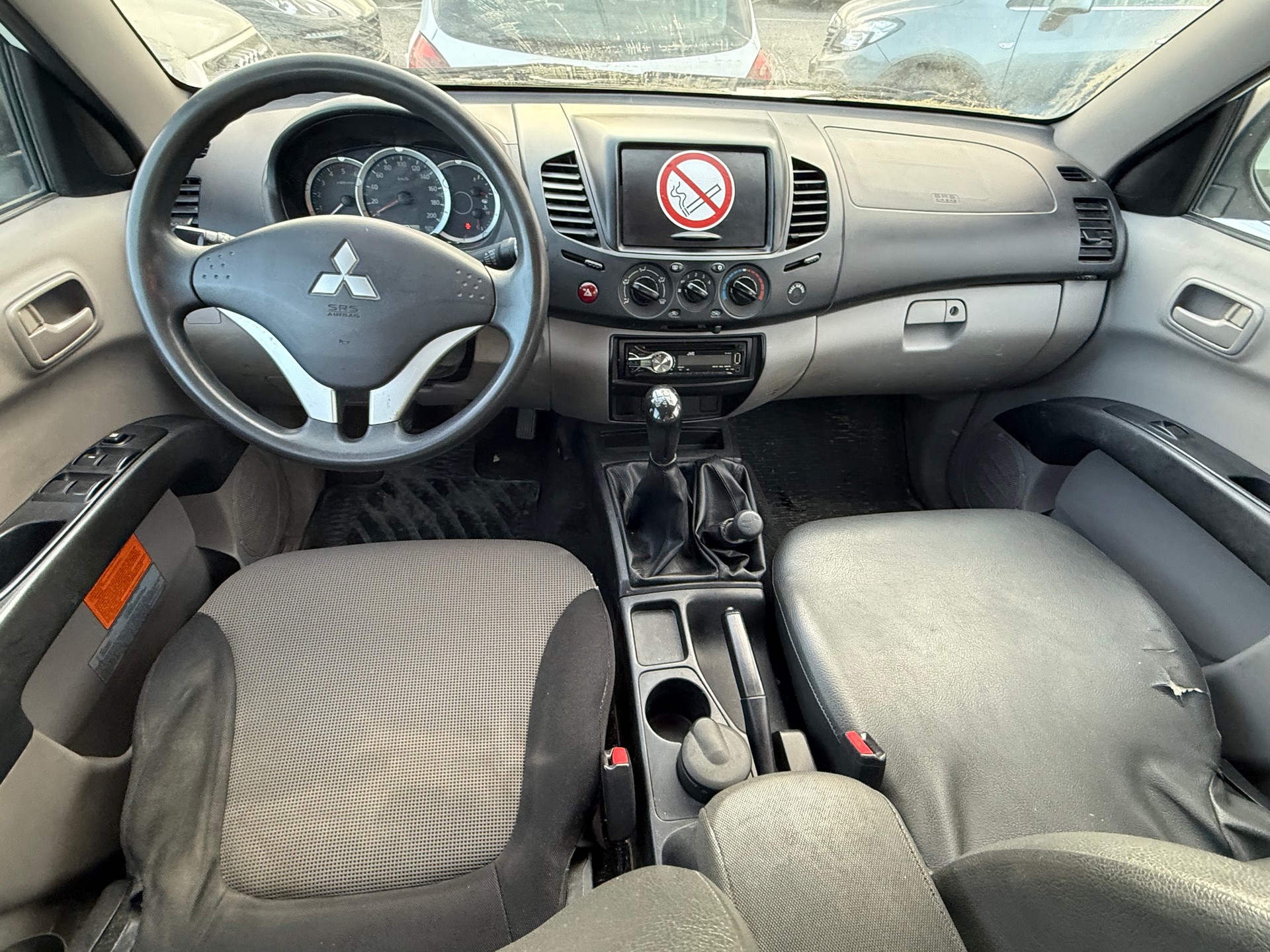 MITSUBISHI L 200 2.5 DID Invite Double Cab-image-5