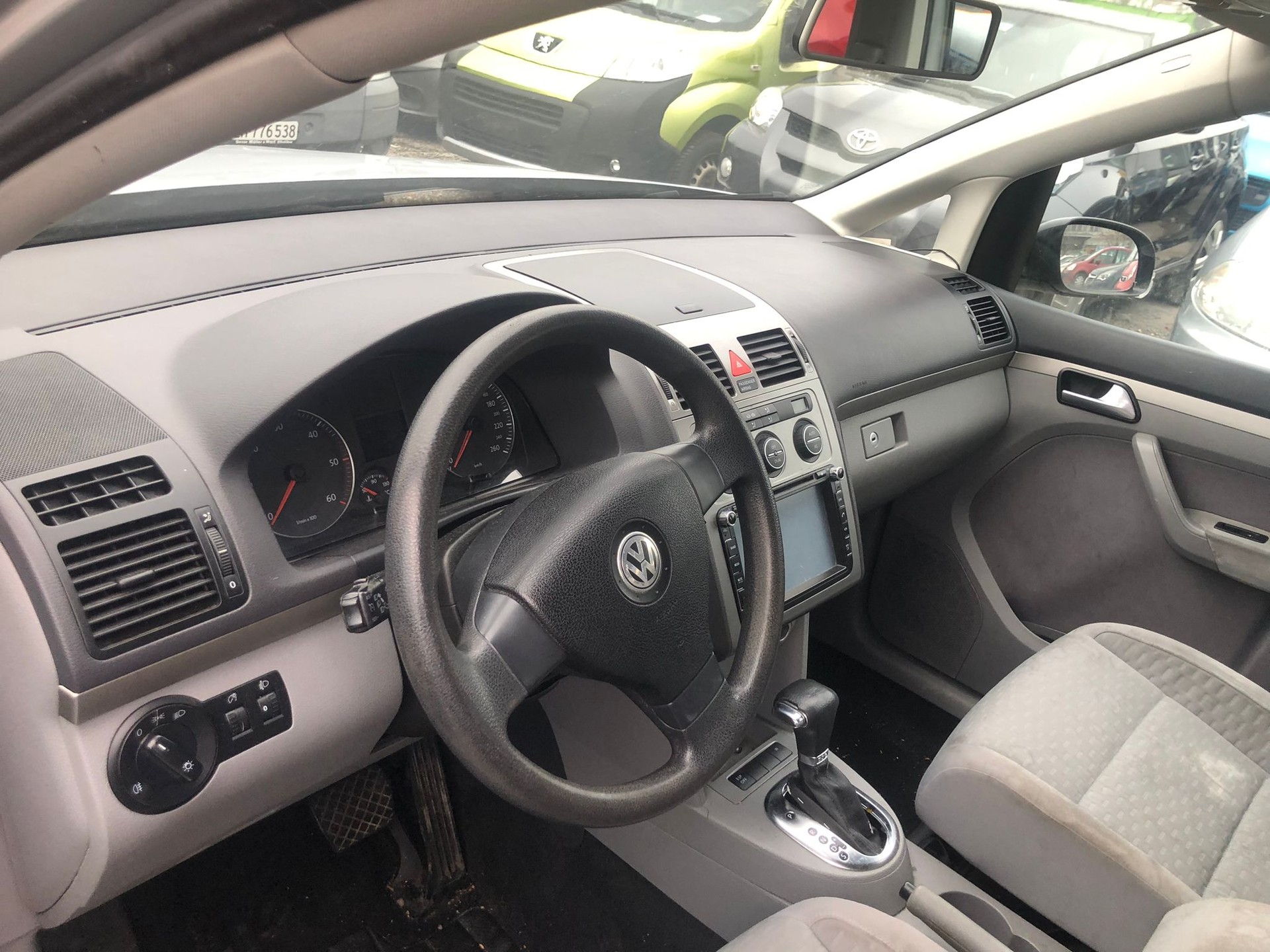 VW Touran 2.0 TDI Trendline-image-9