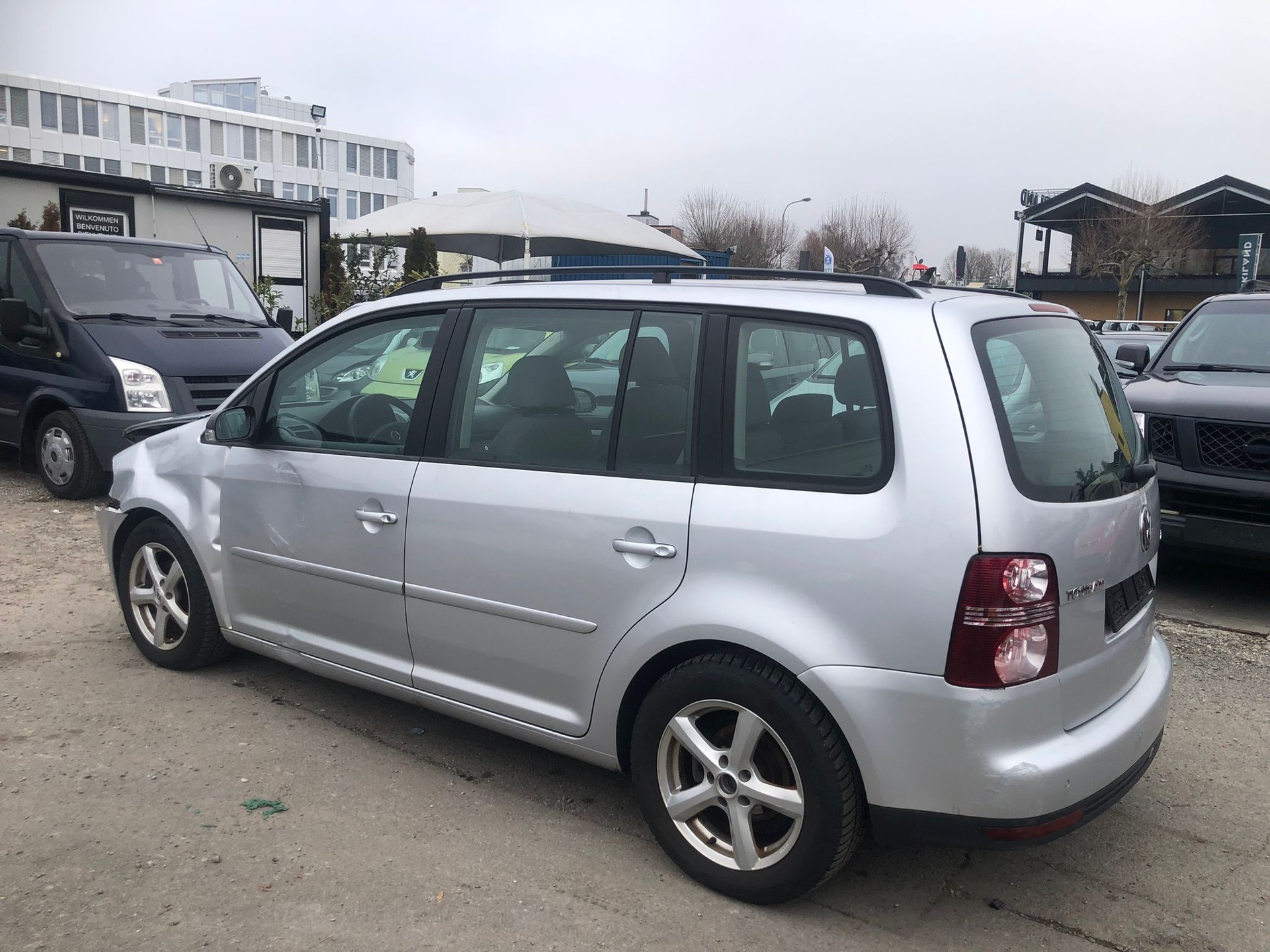 VW Touran 2.0 TDI Trendline-image-12