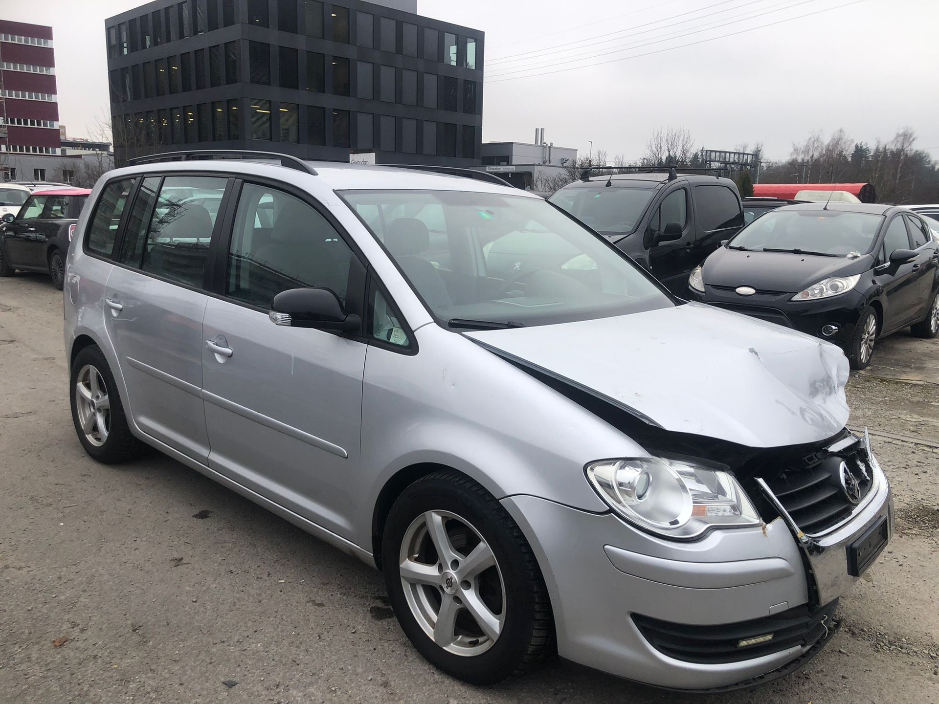 VW Touran 2.0 TDI Trendline-image-2
