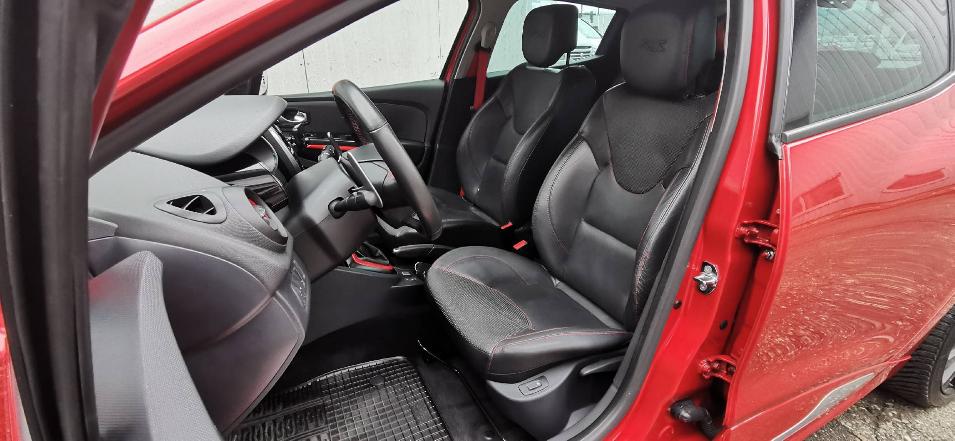 RENAULT Clio Sport 1.6 T 200 RS-image-7