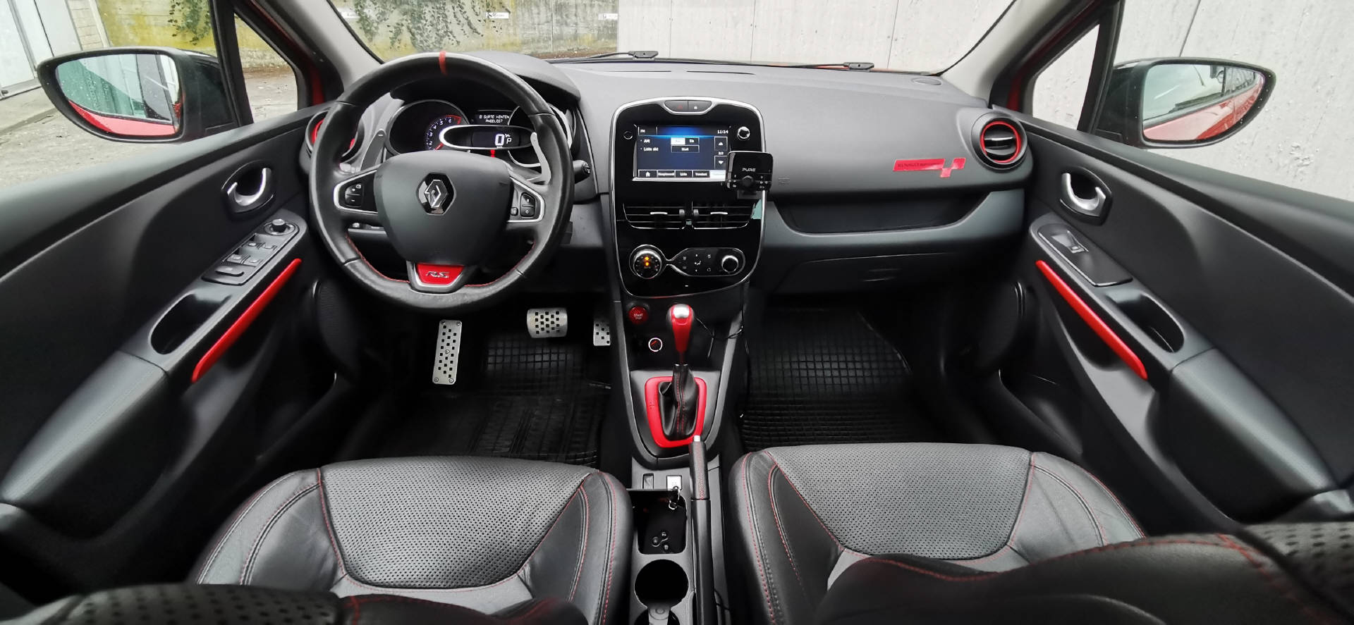 RENAULT Clio Sport 1.6 T 200 RS-image-10