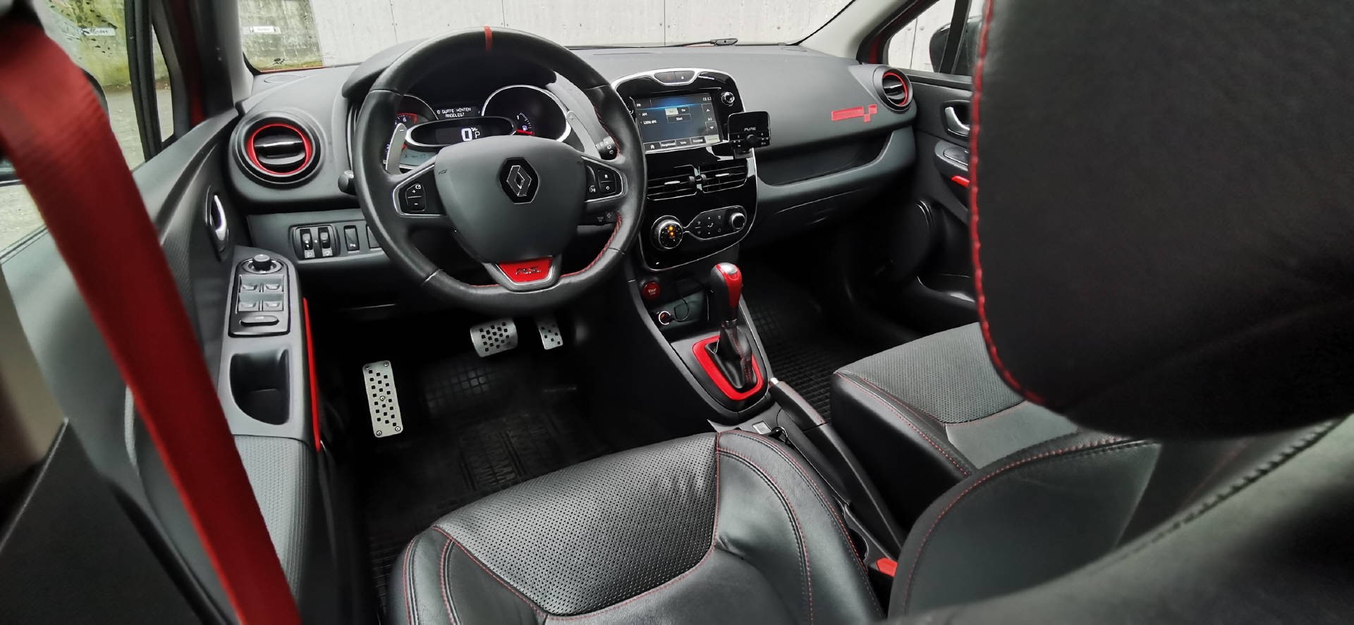 RENAULT Clio Sport 1.6 T 200 RS-image-8
