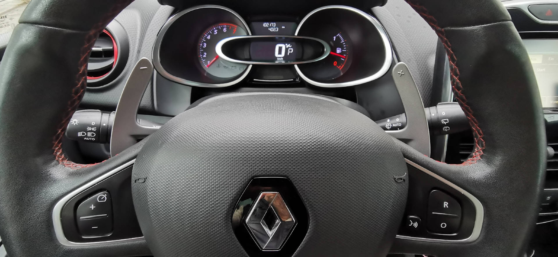 RENAULT Clio Sport 1.6 T 200 RS-image-11