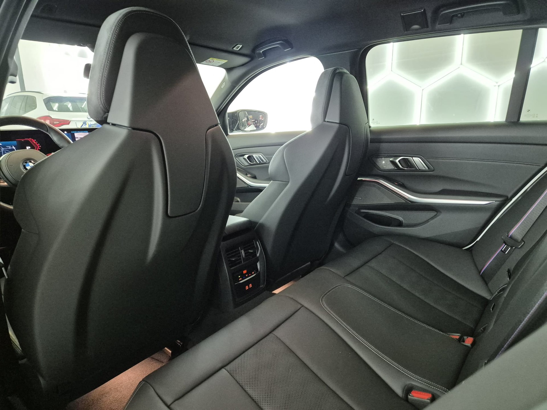BMW M3 Touring xDrive Competition M-image-16