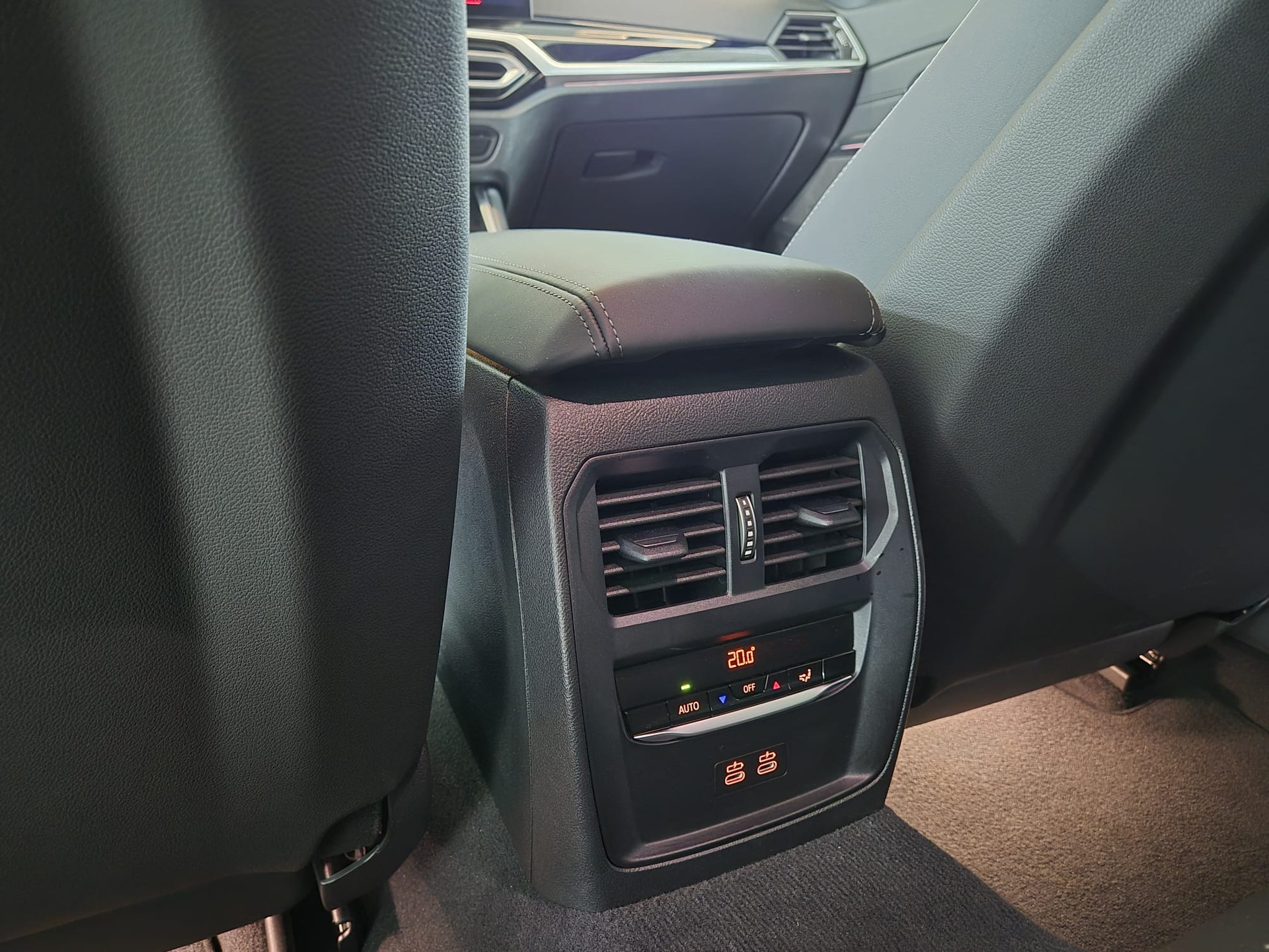 BMW M3 Touring xDrive Competition M-image-18