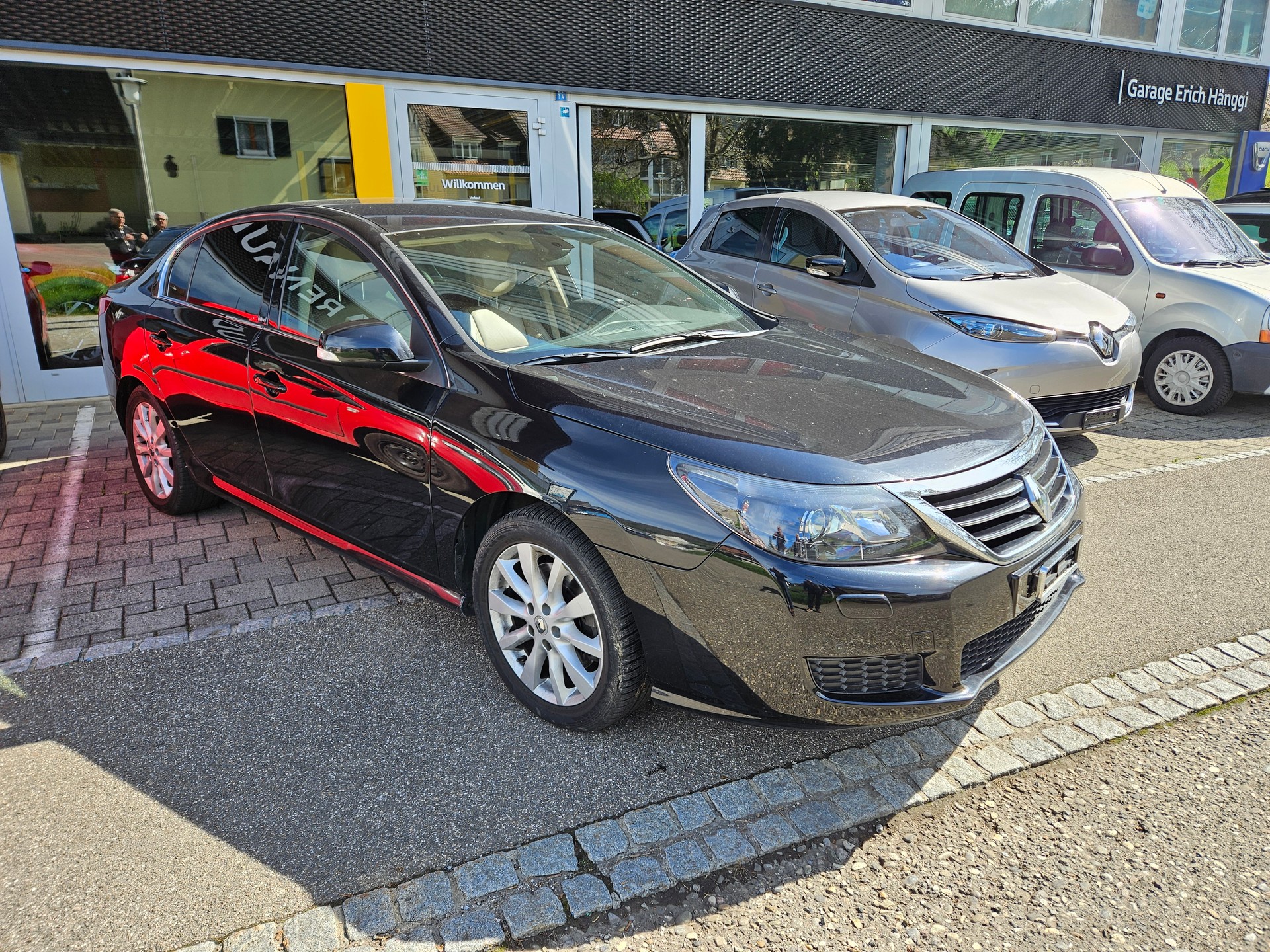 RENAULT Latitude 3.0 dCi Initiale active-shift-showroom-element-2