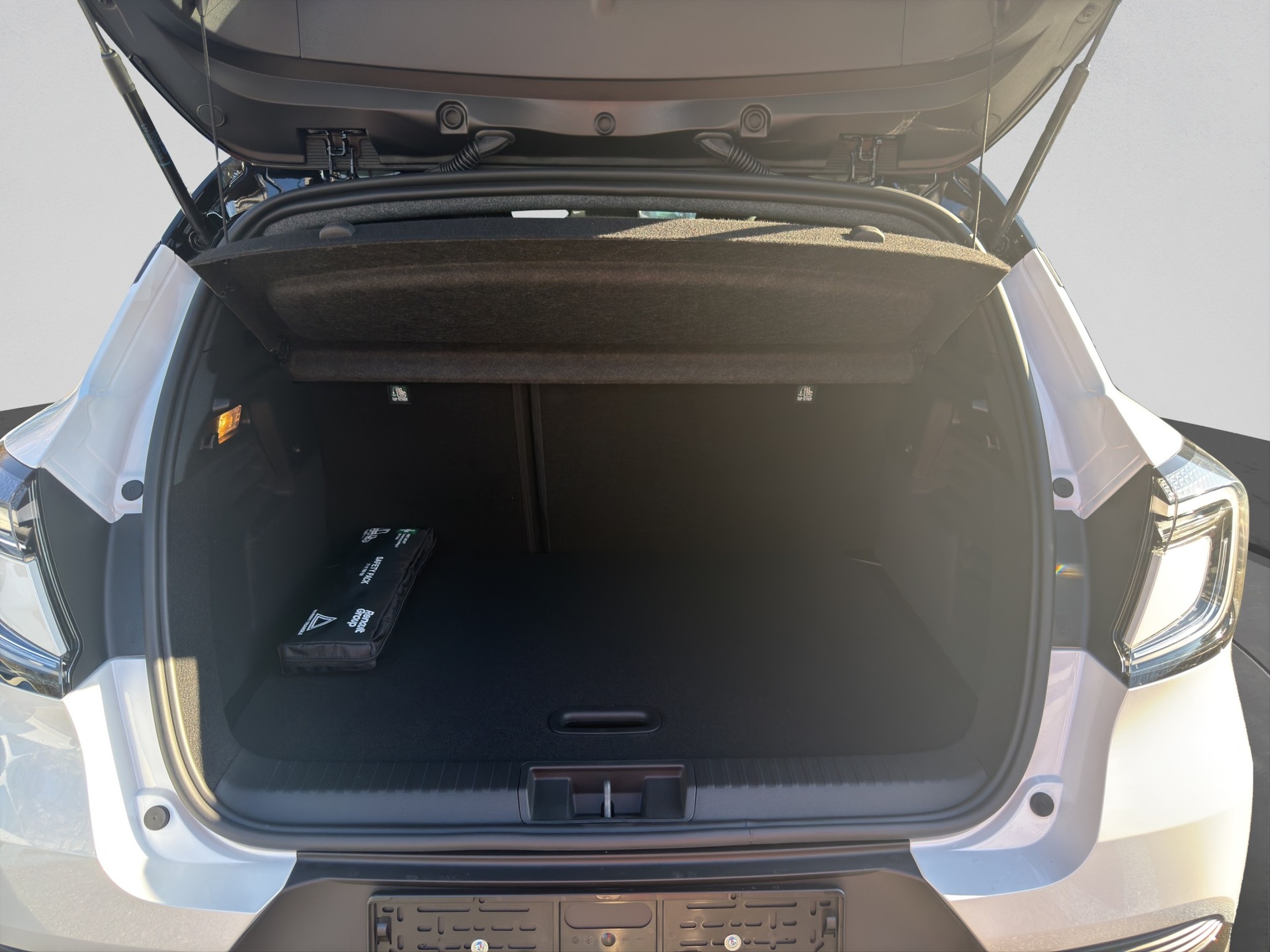 RENAULT Captur 1.8 E-Tech 160 Techno DHT-image-10