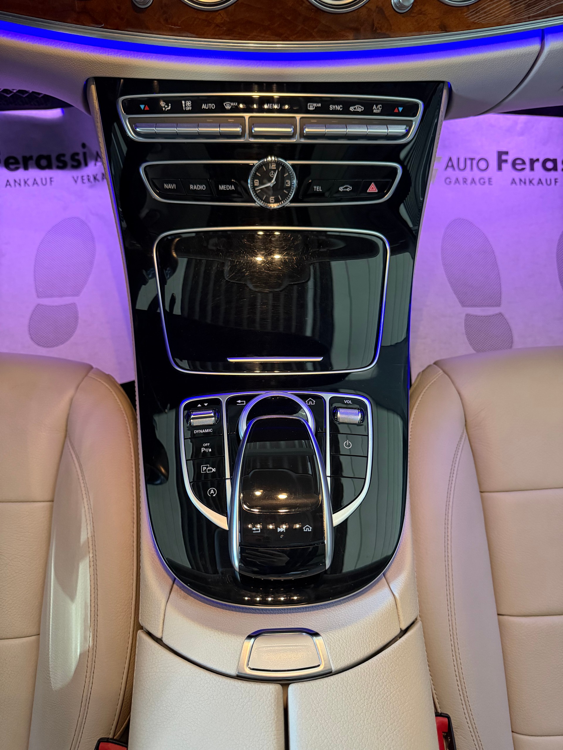 MERCEDES-BENZ E 400 AMG Line 4Matic 9G-Tronic-image-22