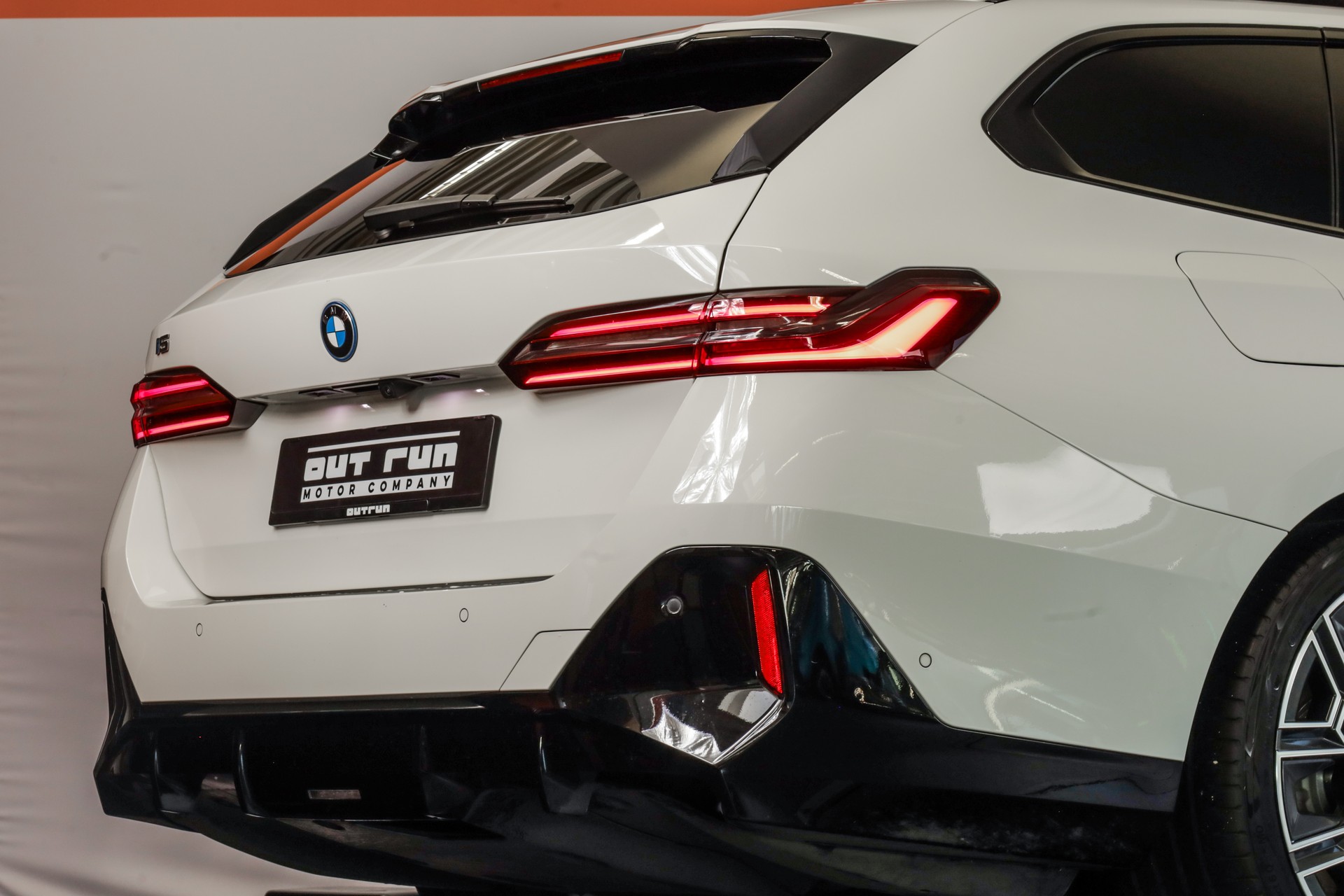 BMW i5 M60 Touring M Sport Pro-image-6
