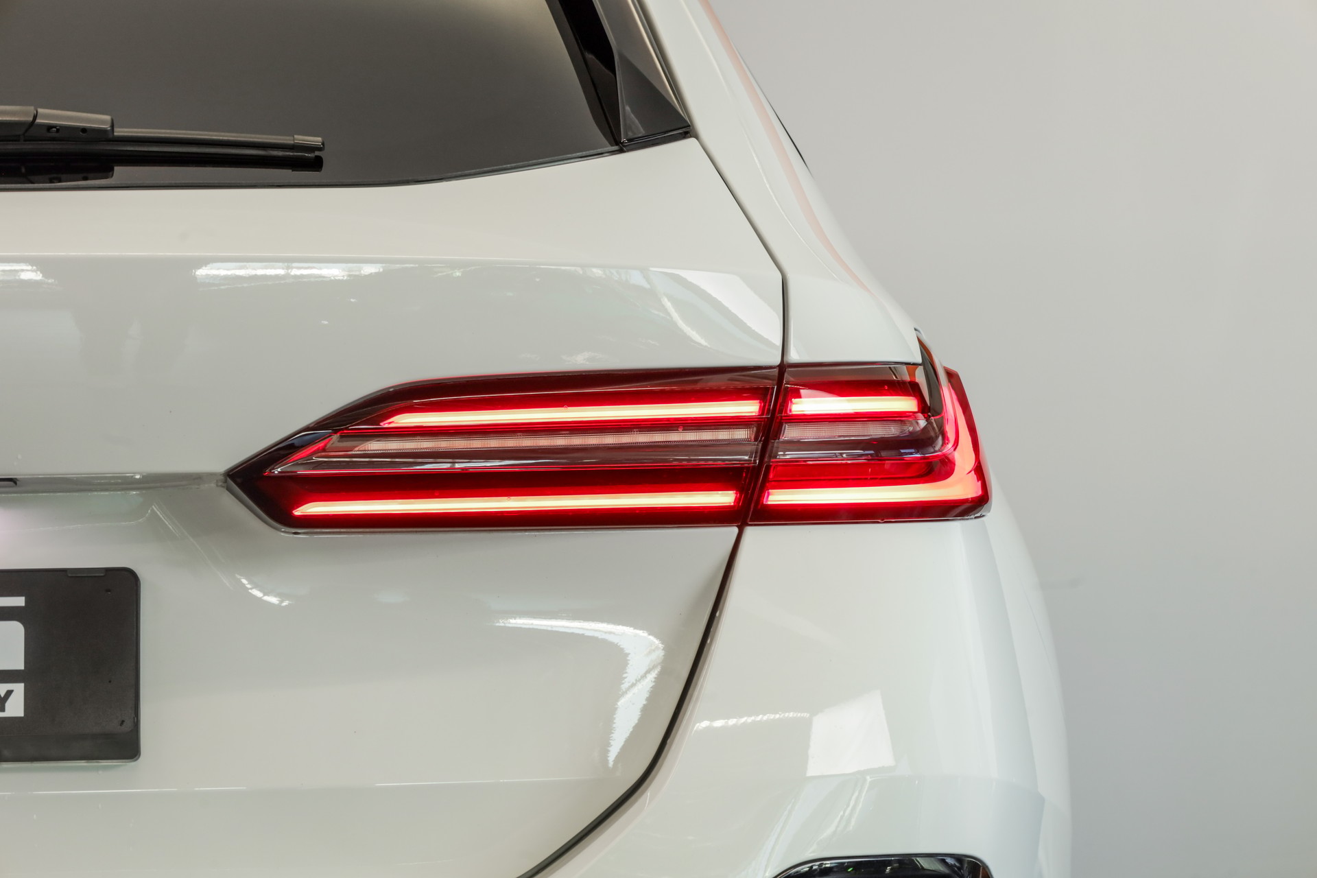 BMW i5 M60 Touring M Sport Pro-image-7