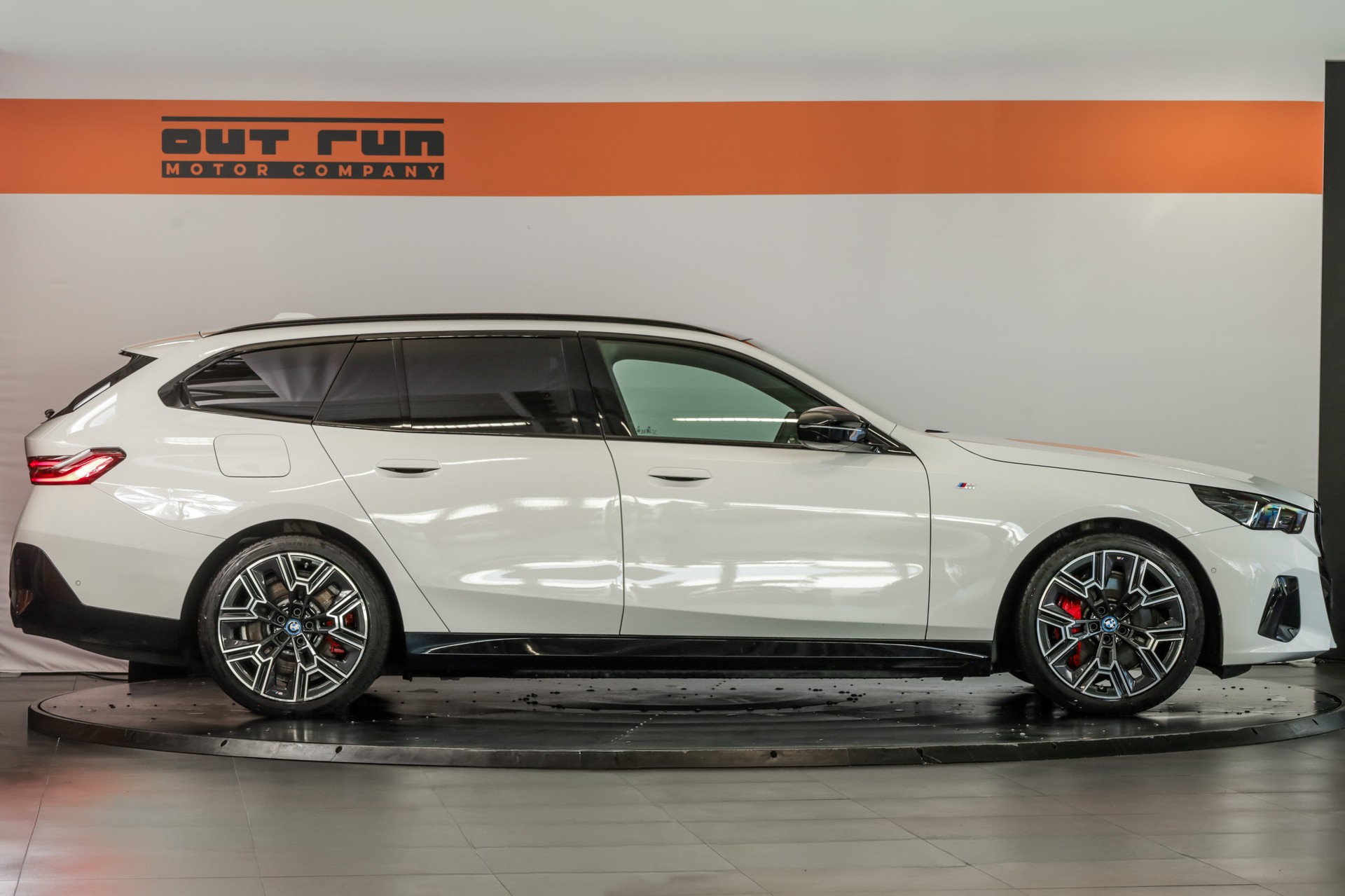 BMW i5 M60 Touring M Sport Pro-image-5