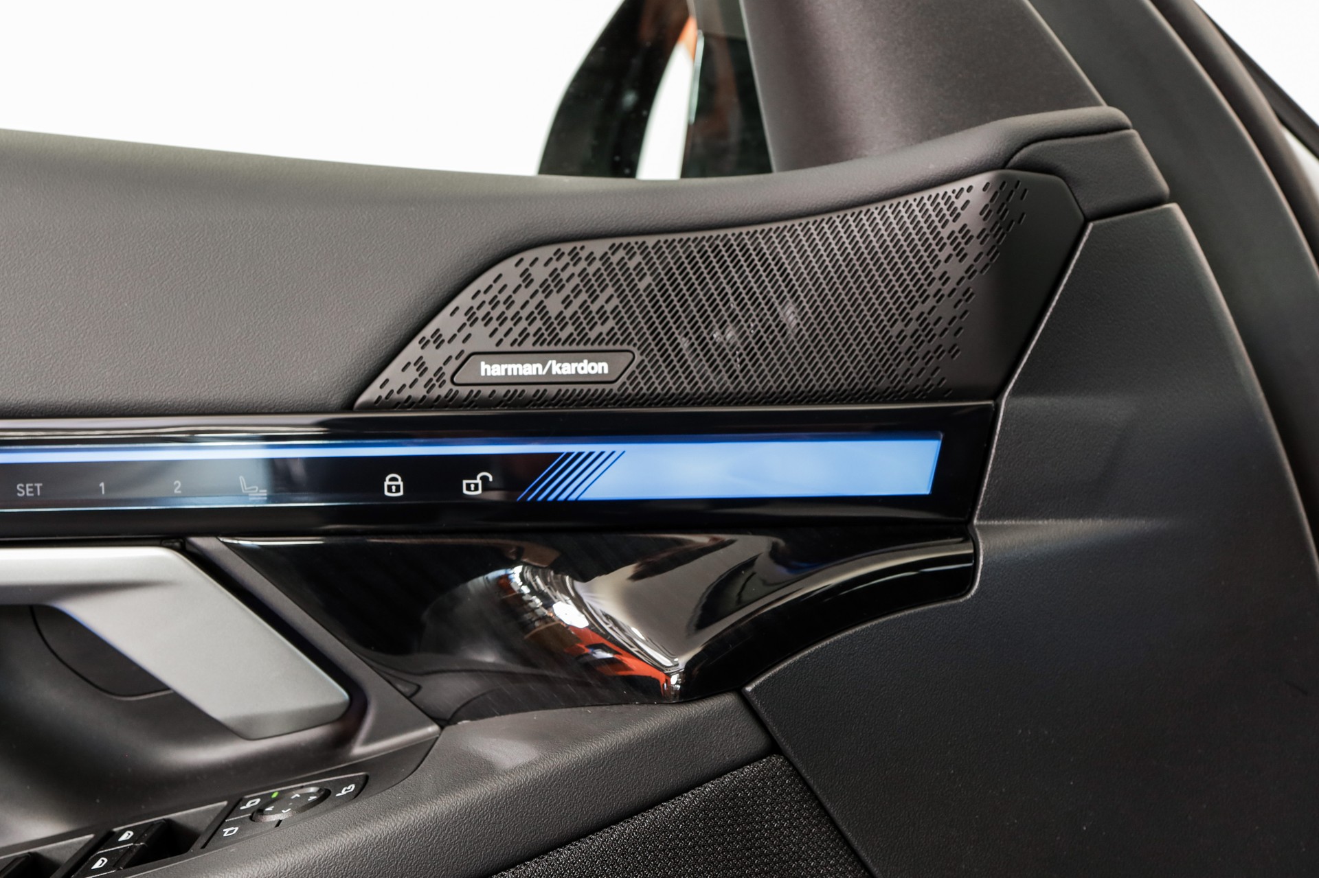 BMW i5 M60 Touring M Sport Pro-image-17