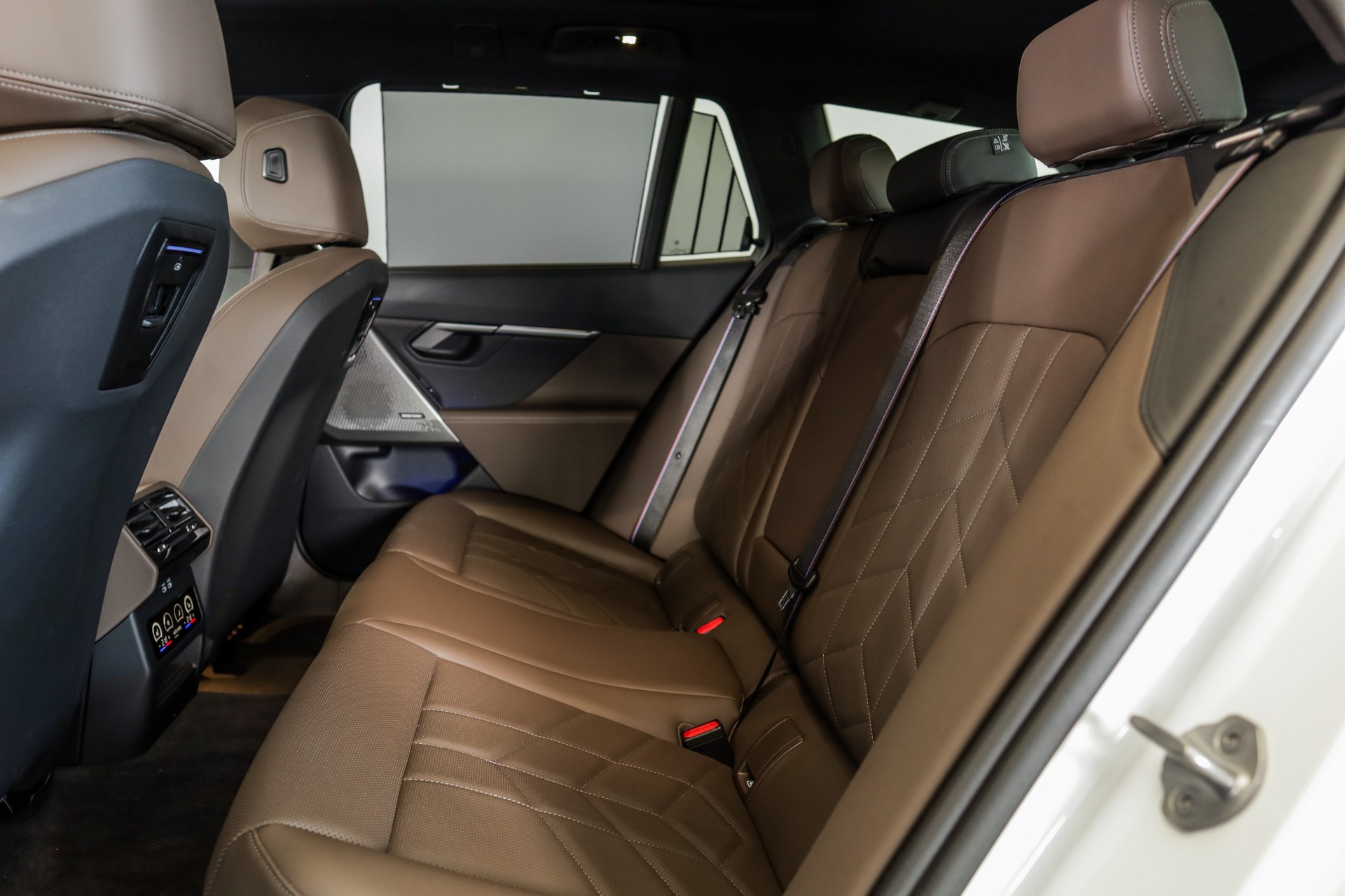 BMW i5 M60 Touring M Sport Pro-image-13
