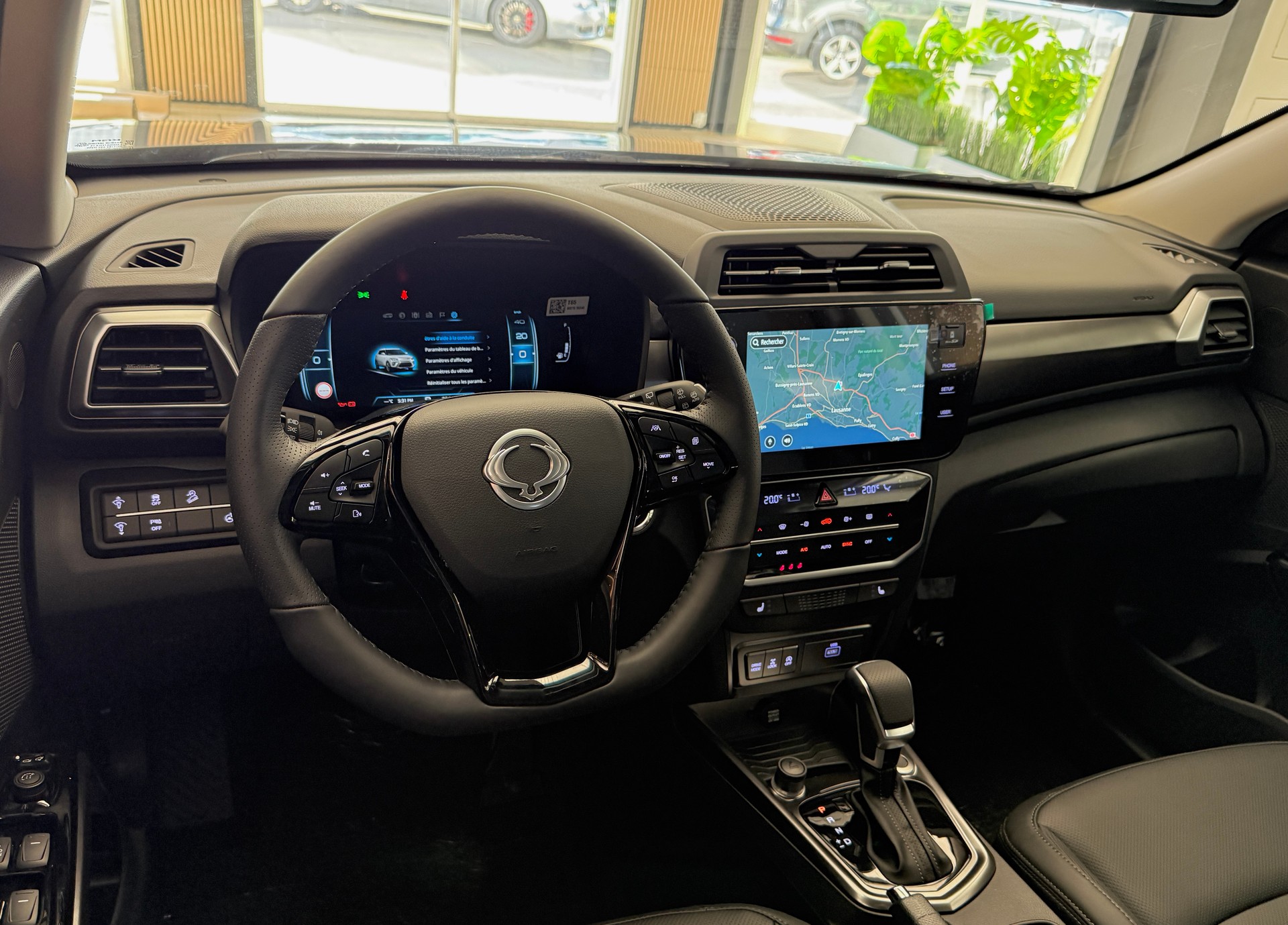 KGM-SsangYong Tivoli 1.5 T GDI Platinum 4WD Automat-image-6