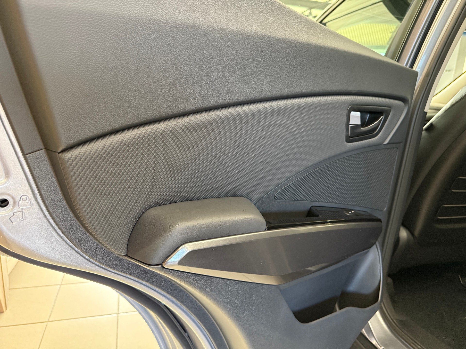KGM-SsangYong Tivoli 1.5 T GDI Platinum 4WD Automat-image-16