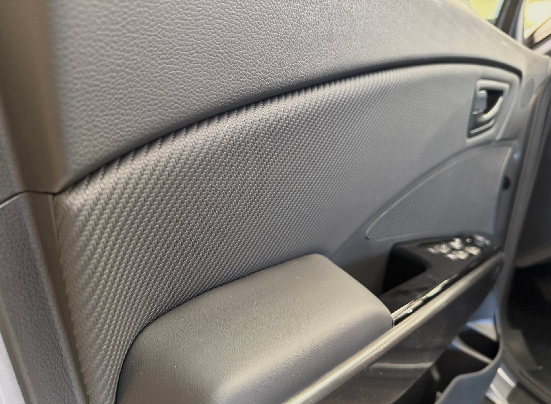 KGM-SsangYong Tivoli 1.5 T GDI Platinum 4WD Automat-image-17