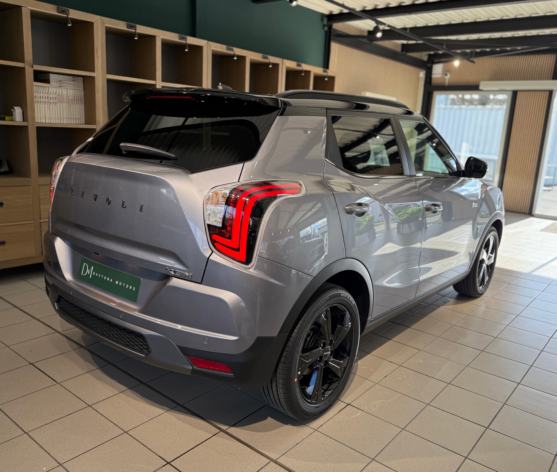 KGM-SsangYong Tivoli 1.5 T GDI Platinum 4WD Automat-image-4