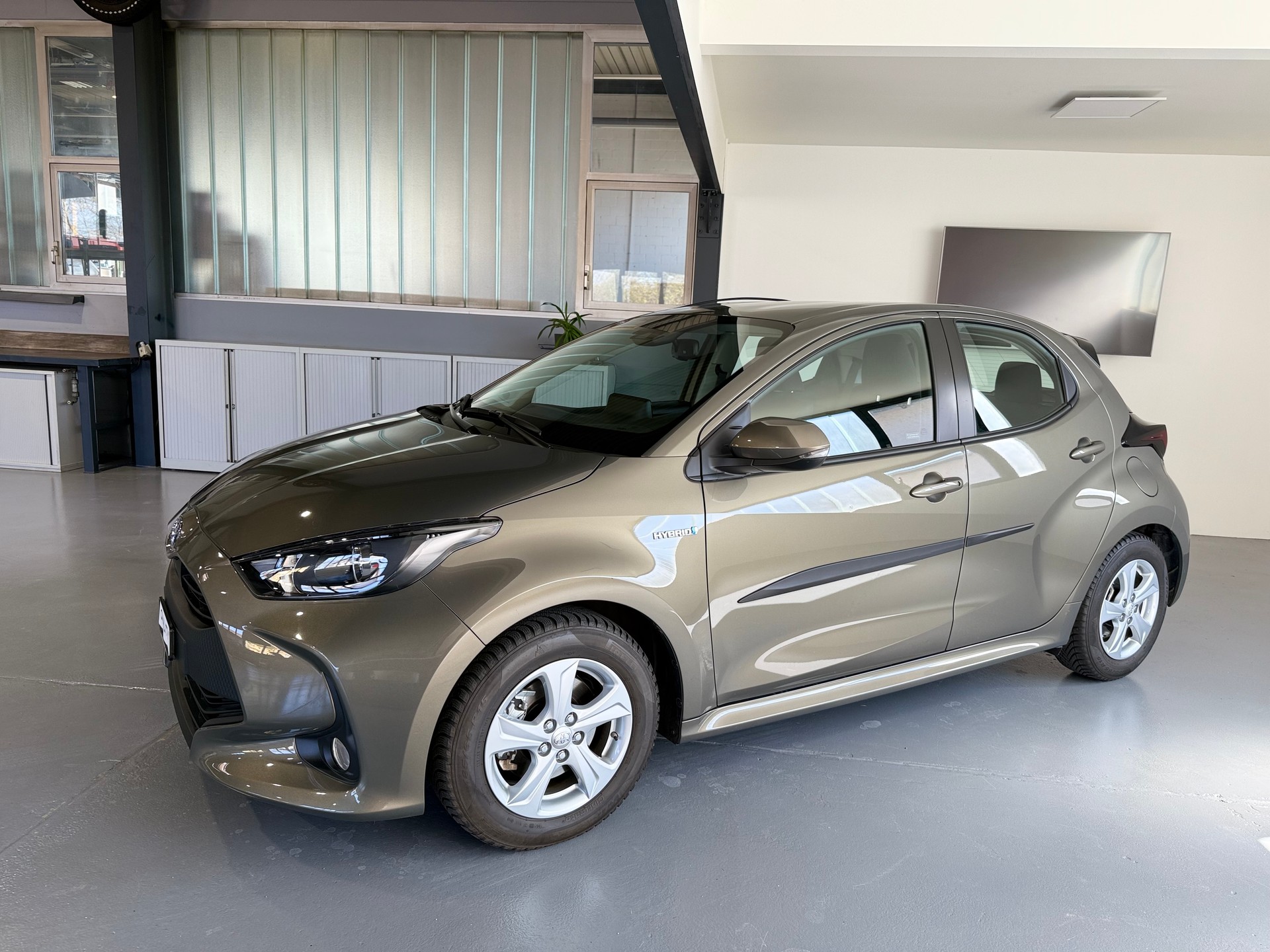 TOYOTA Yaris 1.5 Premium e-CVT-image-2